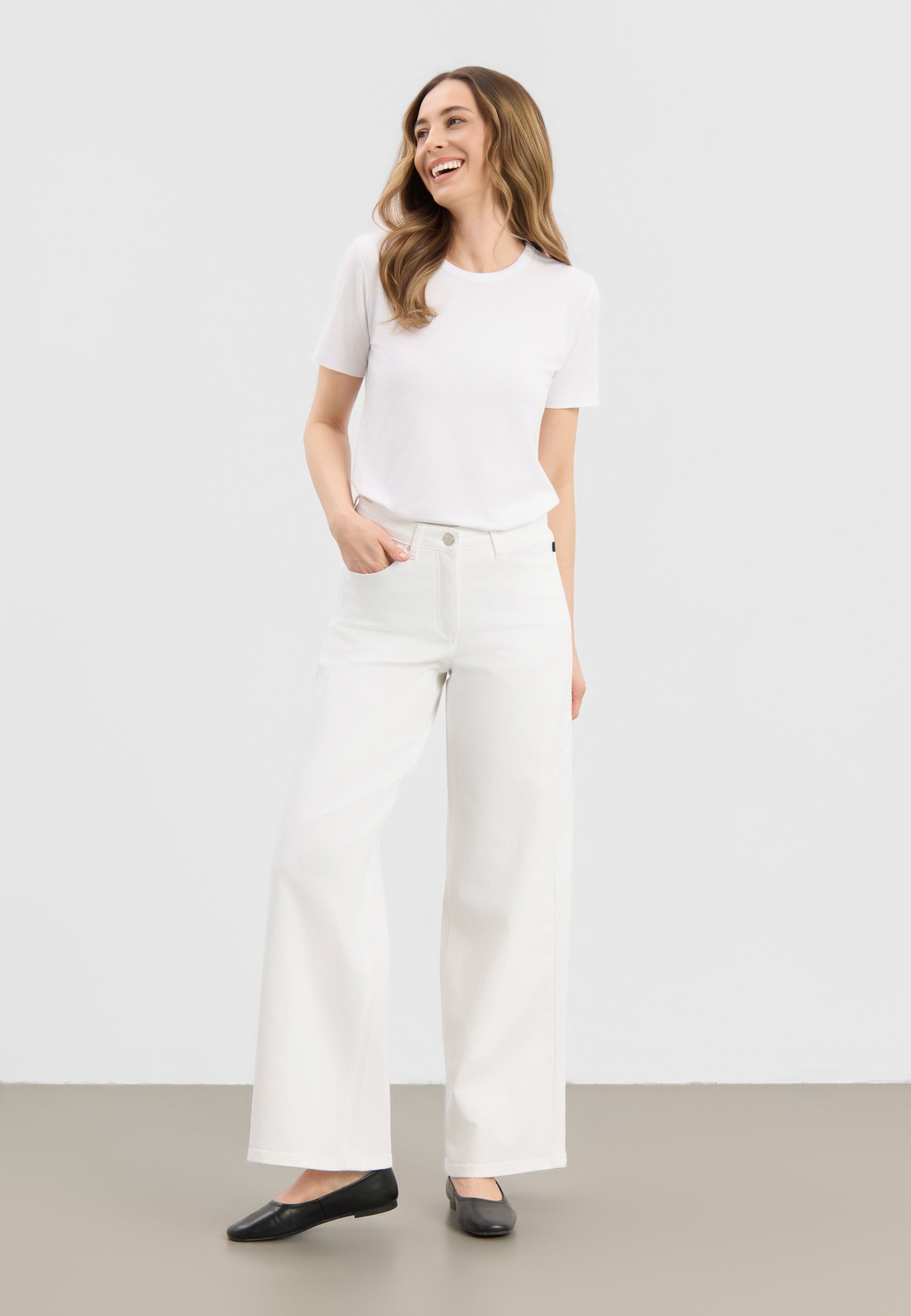 LAURIE Carol Loose ML Loose 10000 White