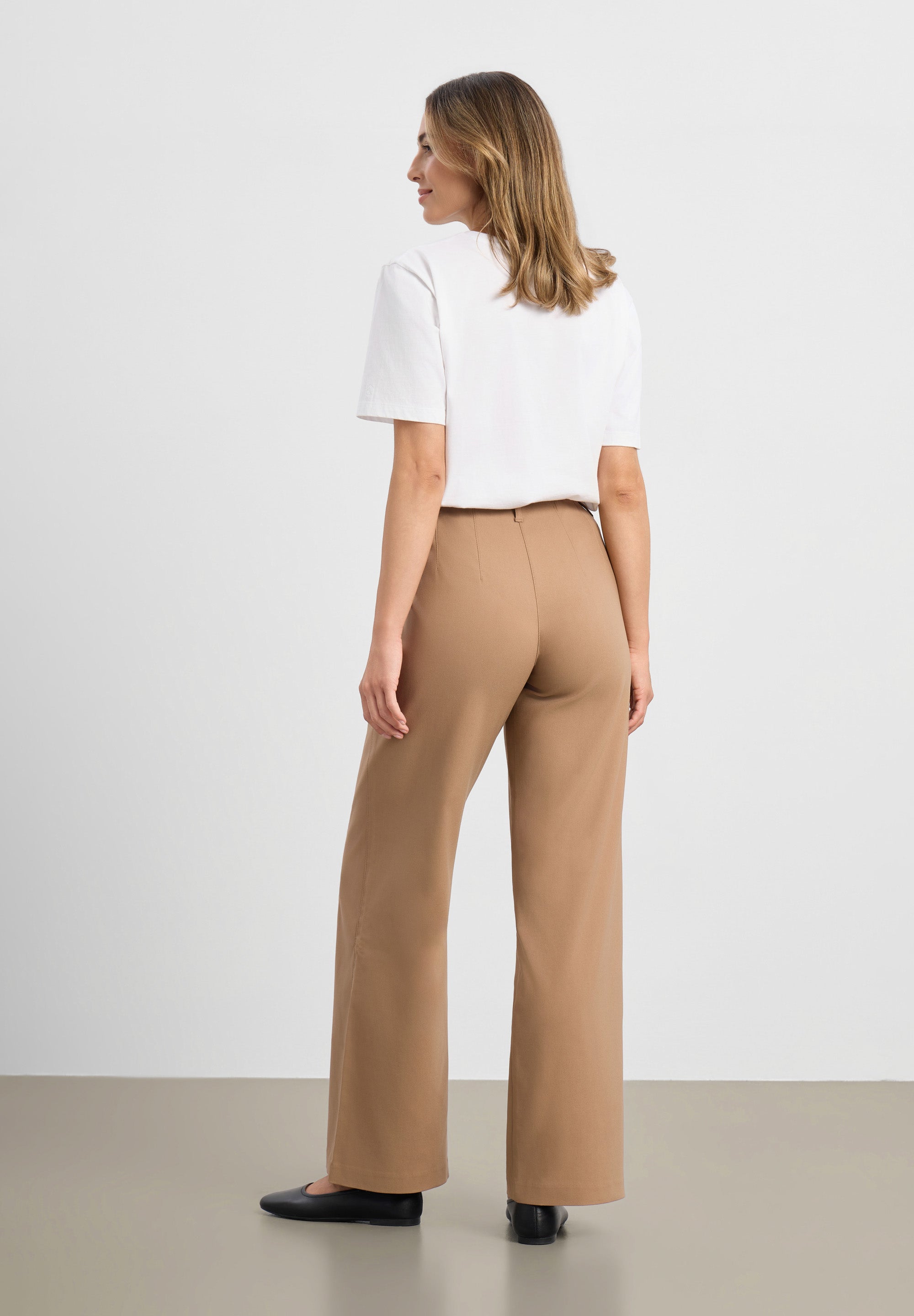 LAURIE Donna Loose - Medium Length Loose 86100 Nougat