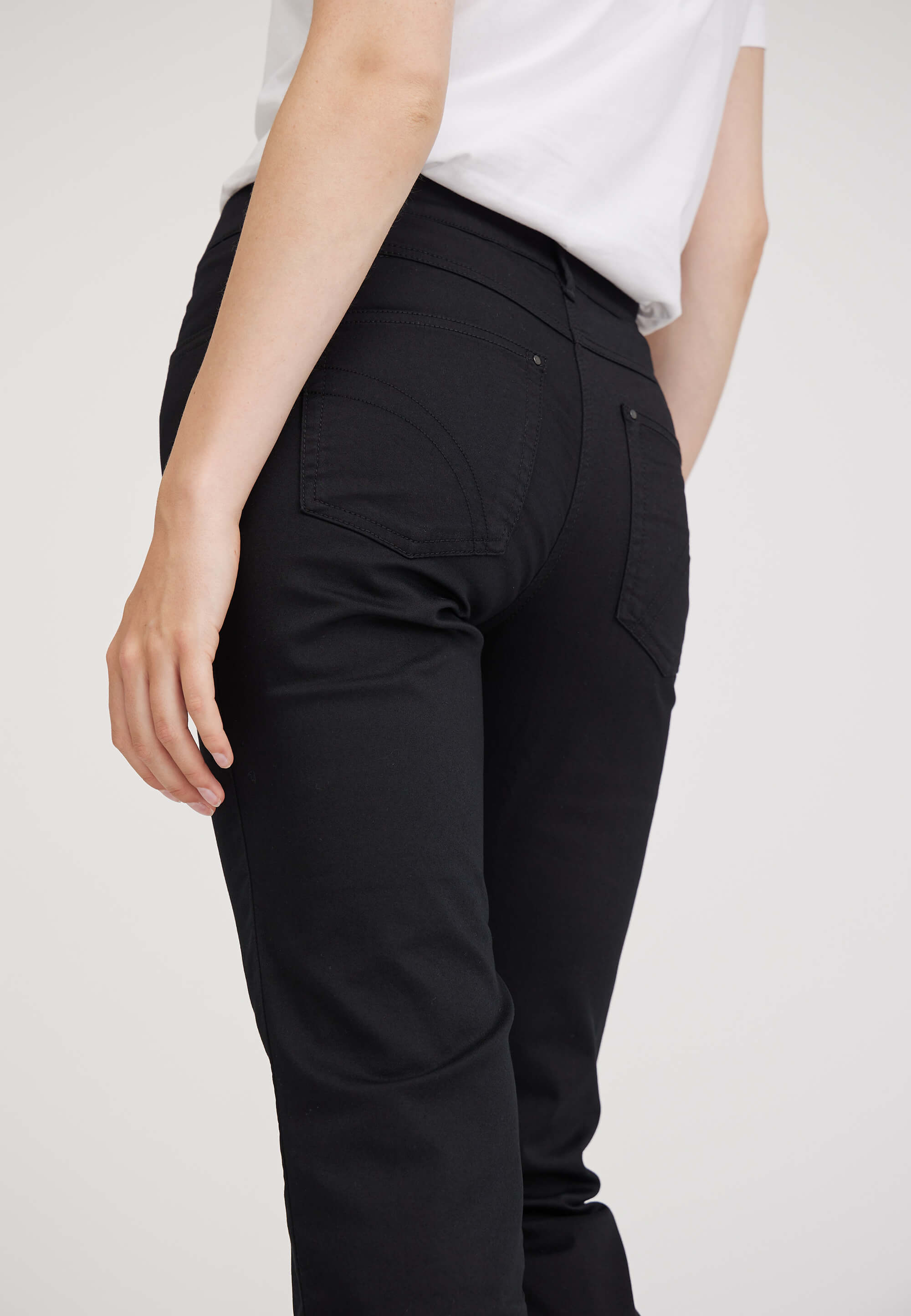LAURIE Helen Straight - Extra Short Length Straight 99000 Black