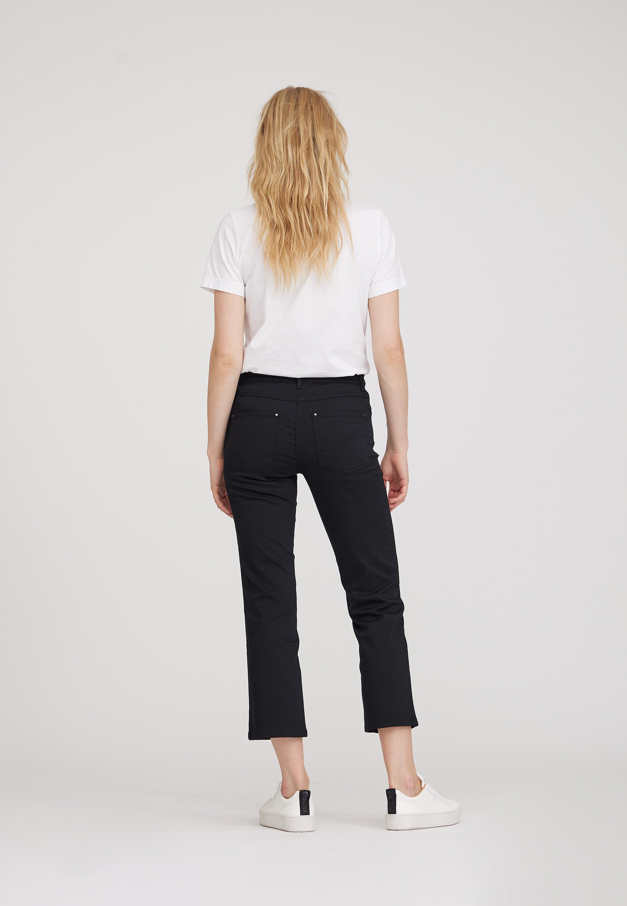 LAURIE Helen Straight - Extra Short Length Straight 99000 Black