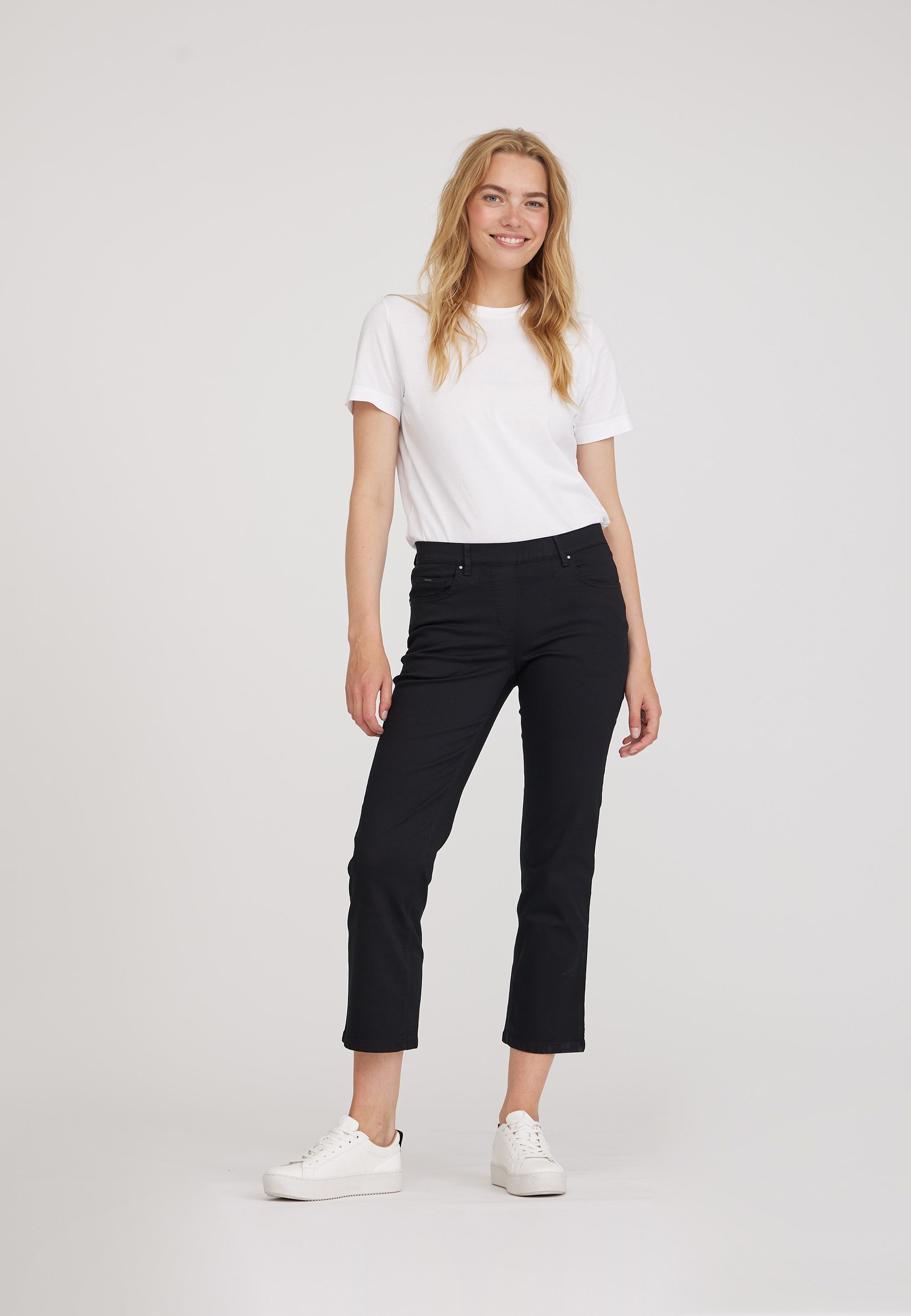 LAURIE Helen Straight - Extra Short Length Straight 99000 Black