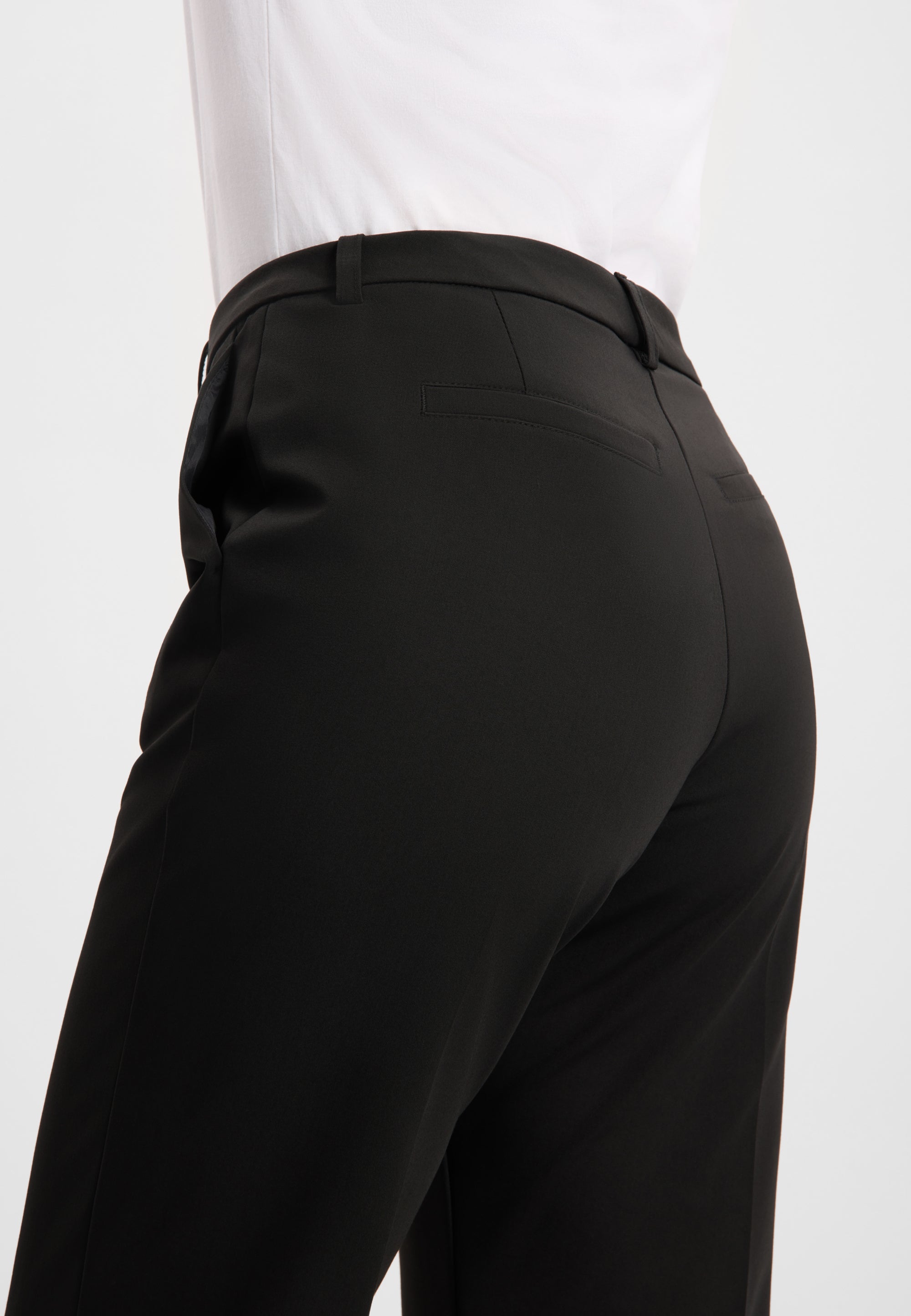 LAURIE Judy Straight - Medium Length Straight 99000 Black