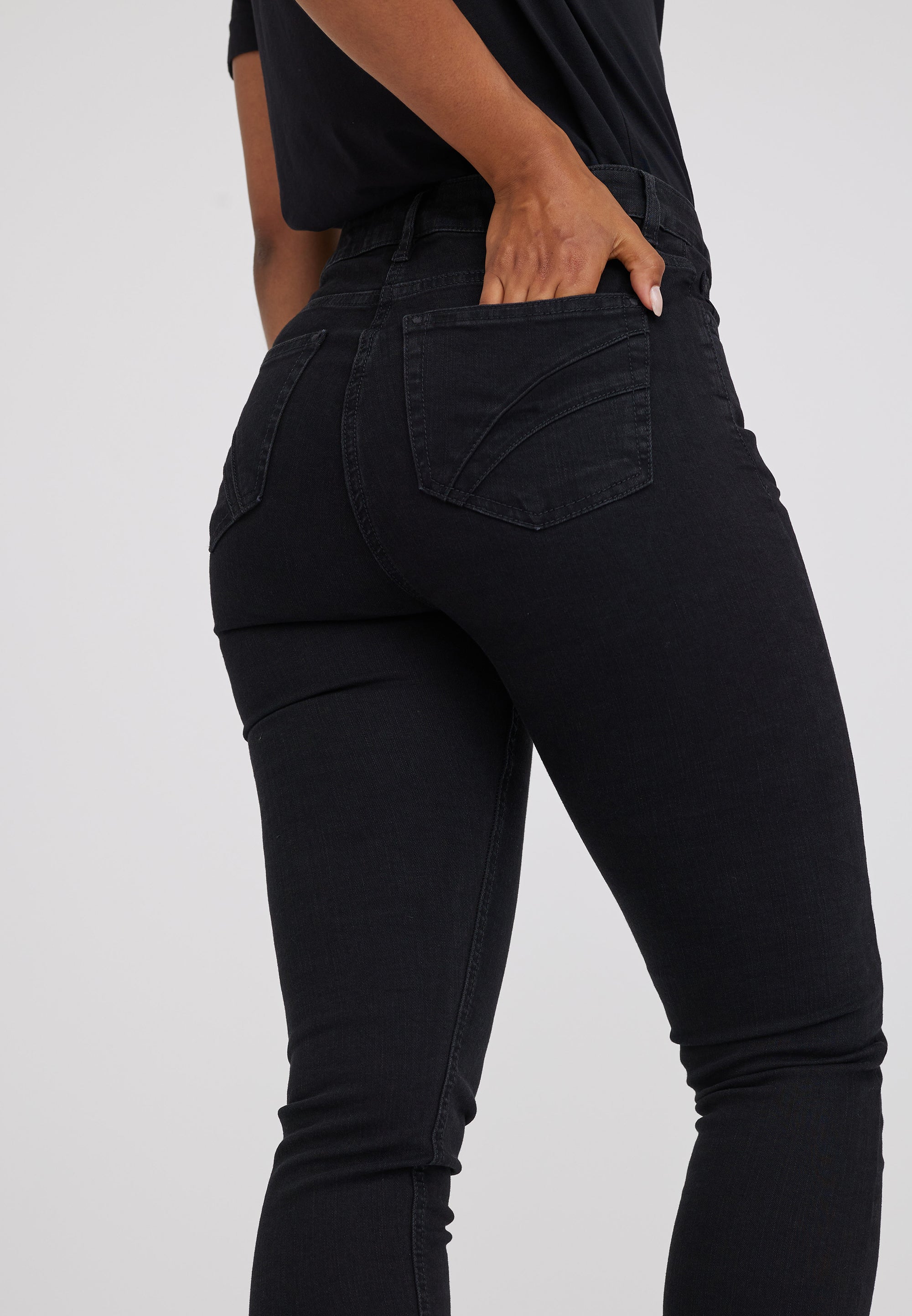 LAURIE Laura Slim - Medium Length - Ecolabel Slim 99520 Washed Black Denim