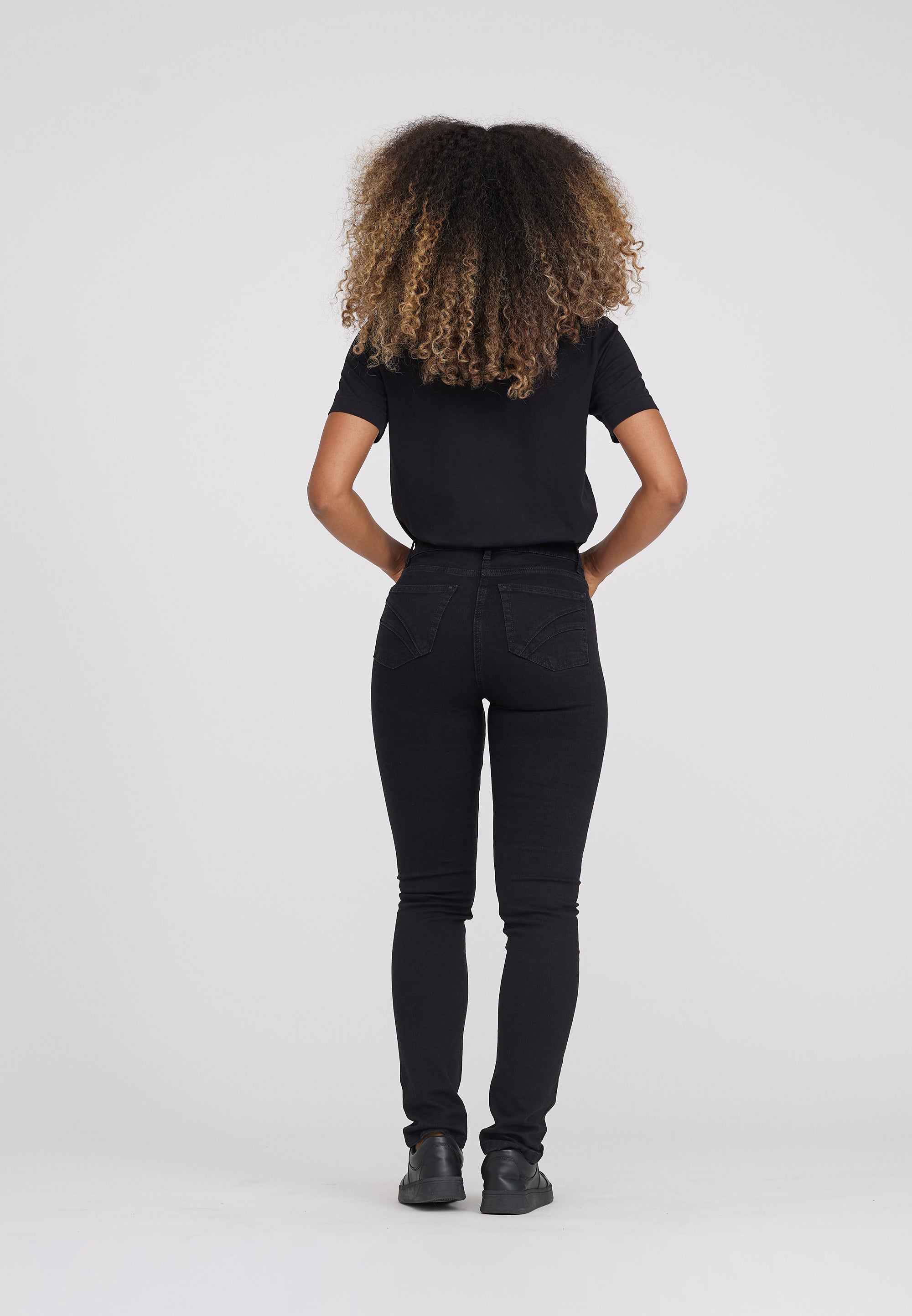 LAURIE Laura Slim - Medium Length - Ecolabel Slim 99520 Washed Black Denim