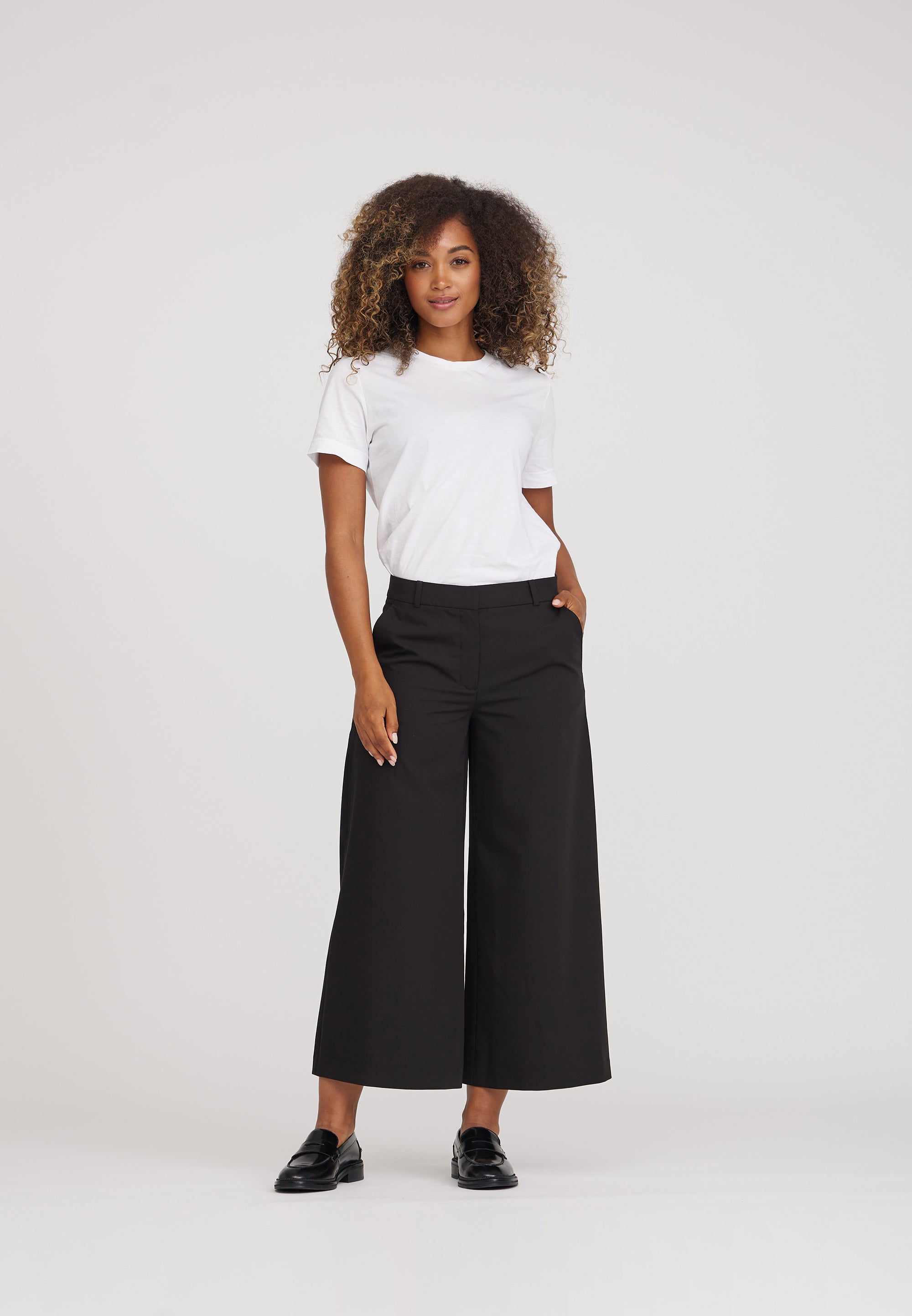 LAURIE Lia Loose Crop Loose 99000 Black