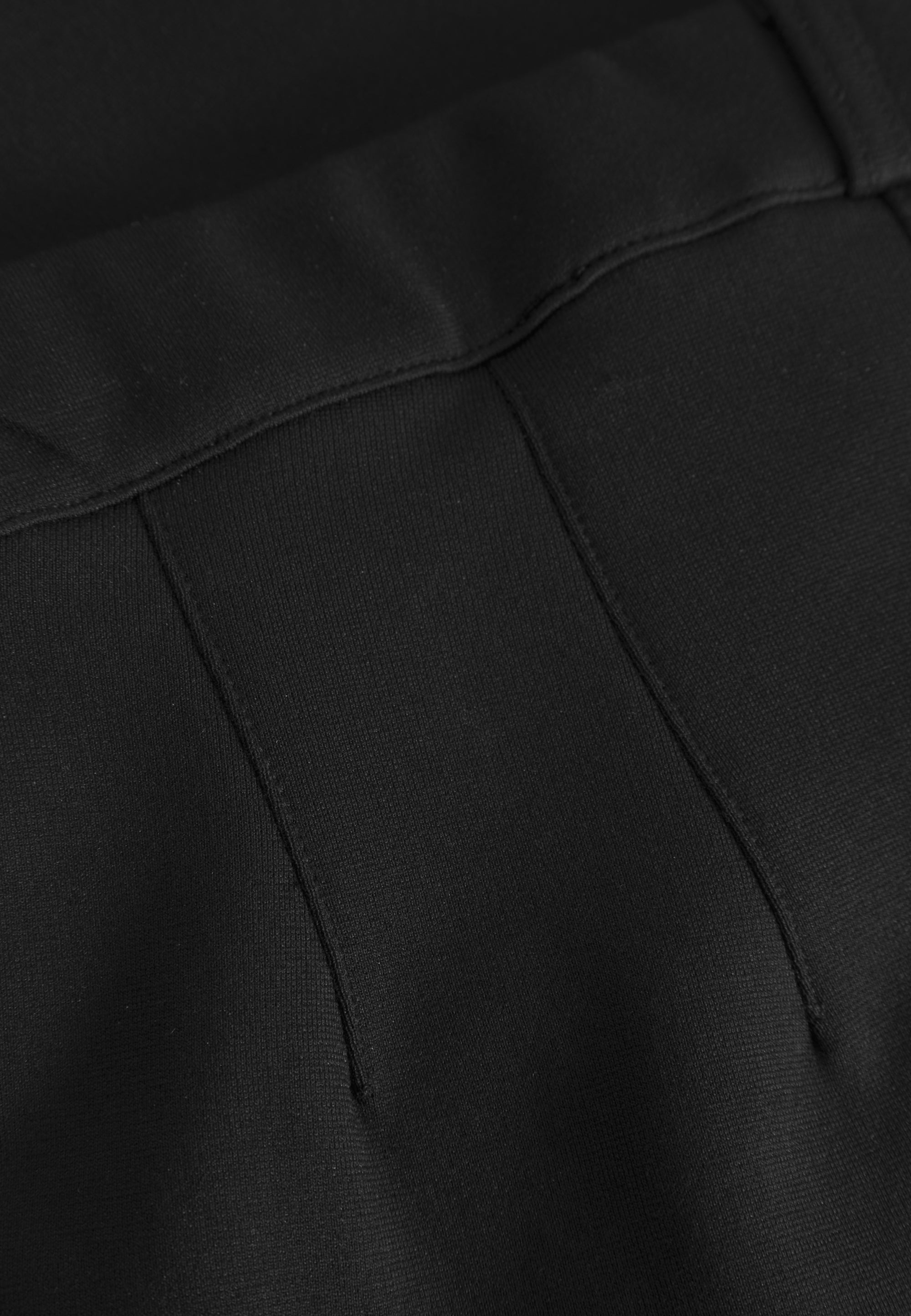 LAURIE Ruby Straight - Short Length Straight Black Brushed