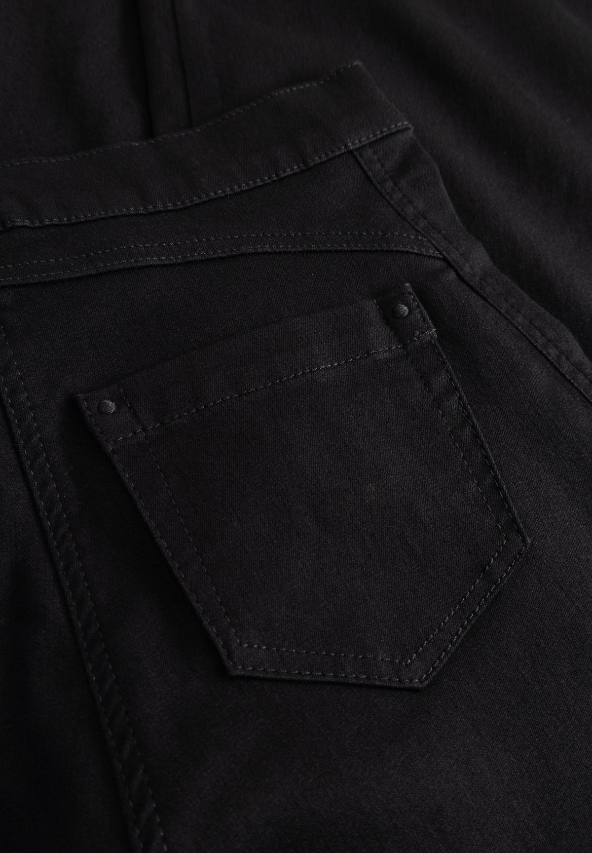 LAURIE Serene 5-pocket Loose - Medium Length Loose 99000 Black