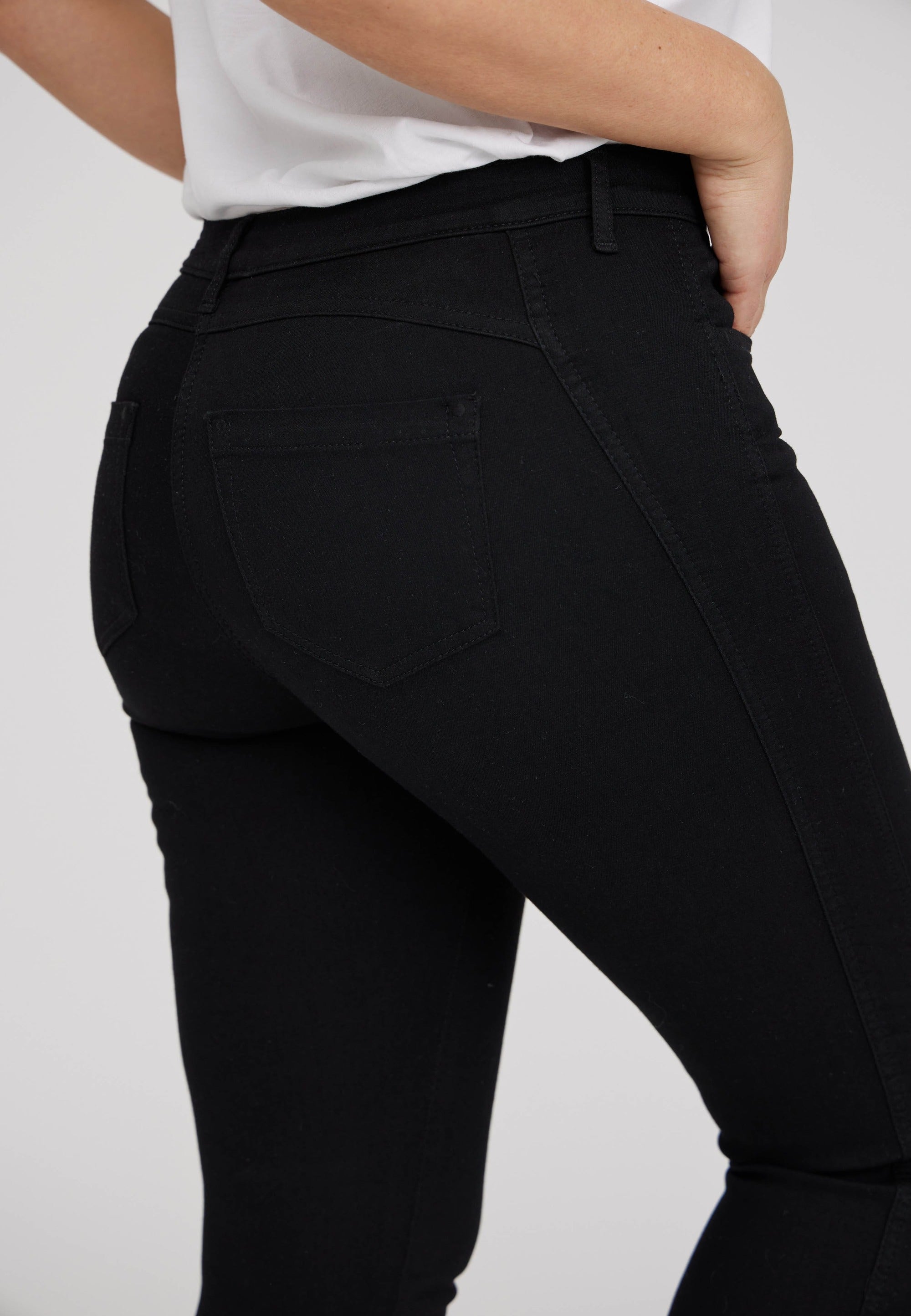 LAURIE Serene 5-pocket Regular - Short Length Trousers REGULAR 99000 Black