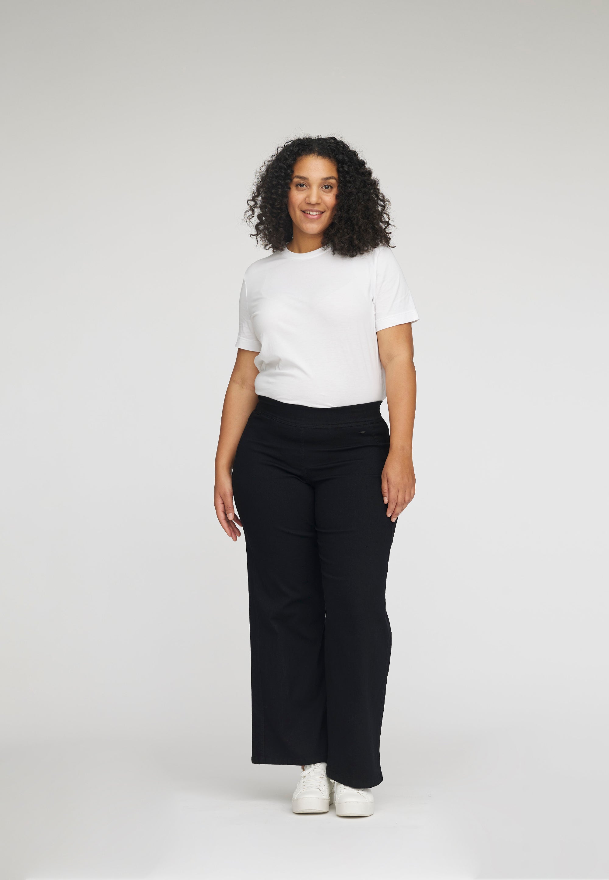 LAURIE Serene Loose - Medium Length Loose 99000 Black