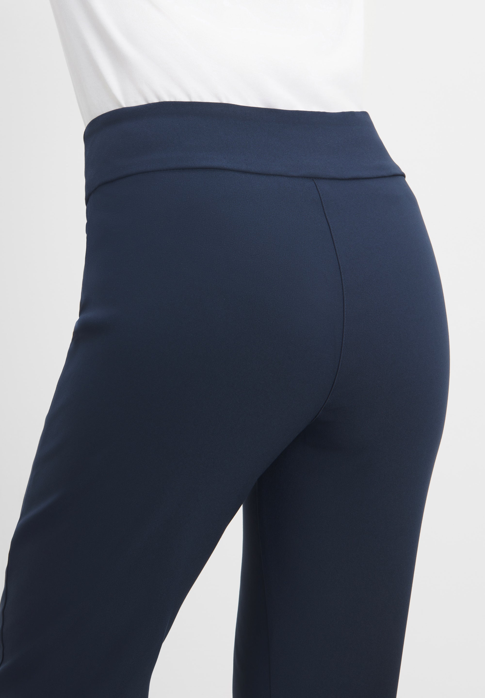 LAURIE Thea Straight - Medium Length Straight 49000 Navy