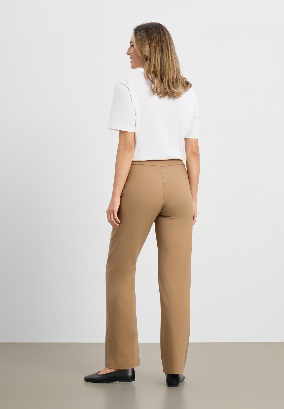 LAURIE Thea Straight - Medium Length Straight 86100 Nougat