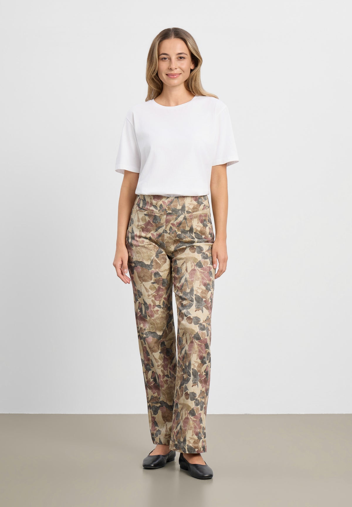 LAURIE Thea Straight - Medium Length Straight 68141 Plum Botany Print