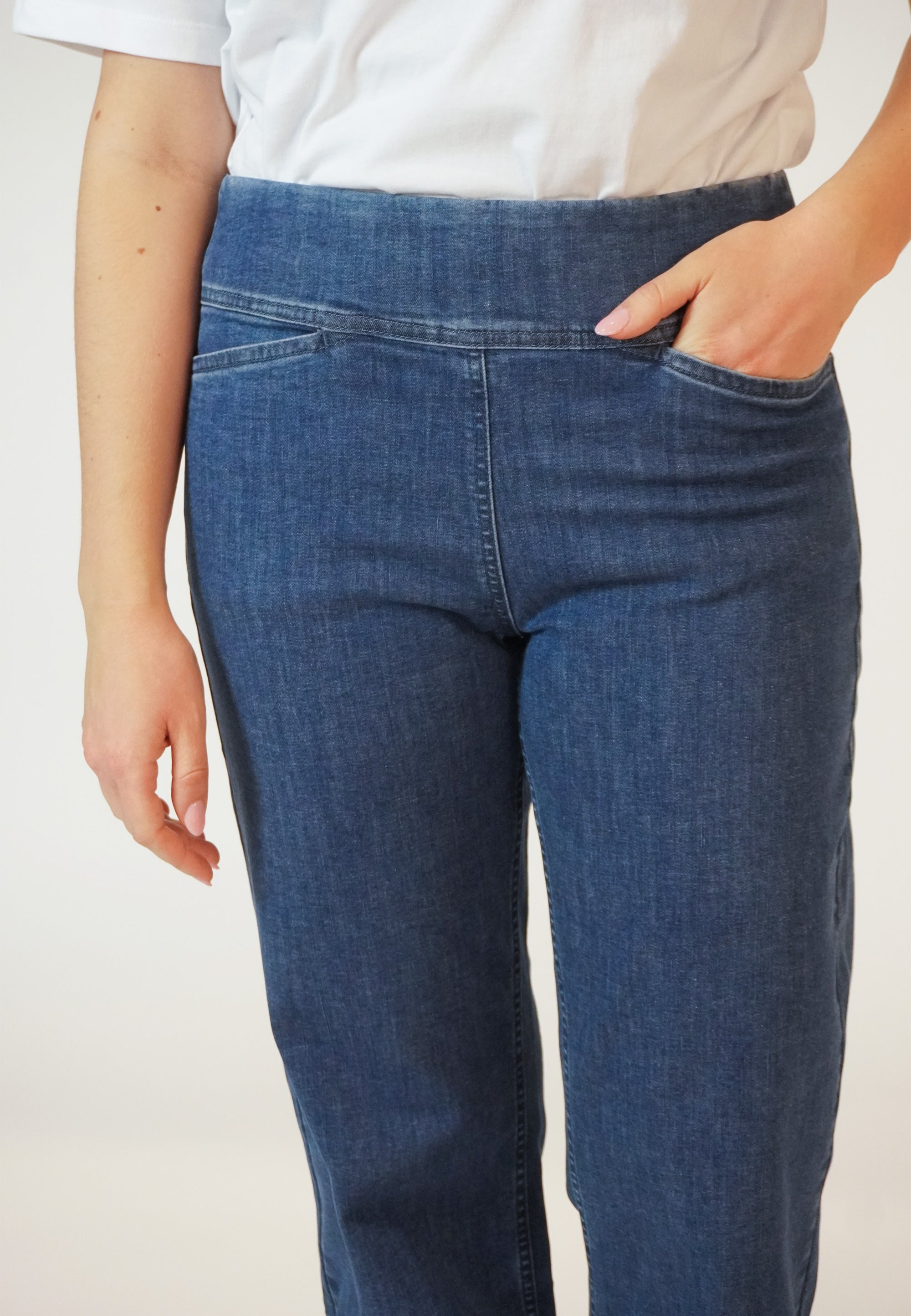 LAURIE Thea Straight - Medium Length Straight 49401 Blue Denim