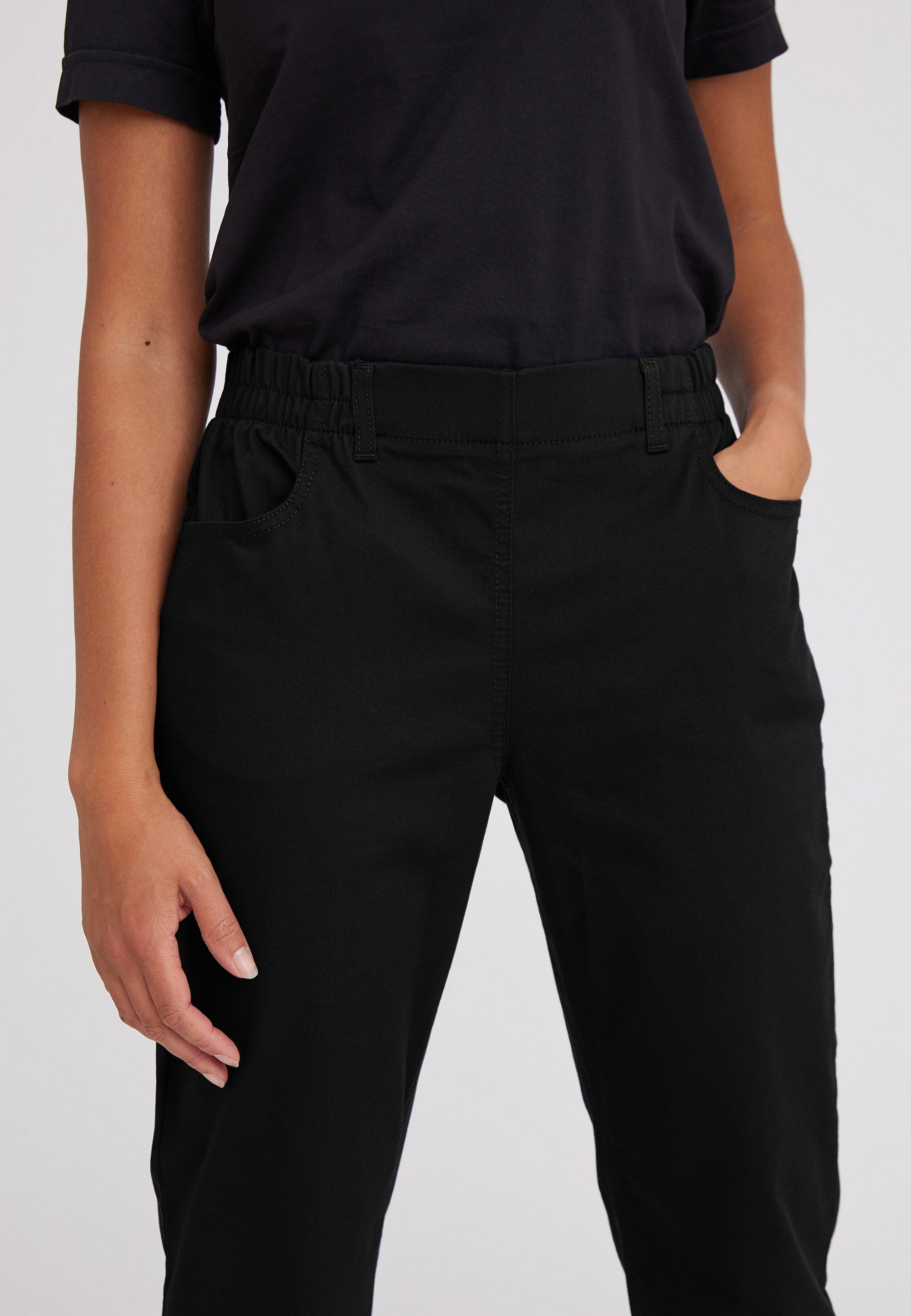 LAURIE Violet Relaxed - Medium Length Relaxed 99000 Black