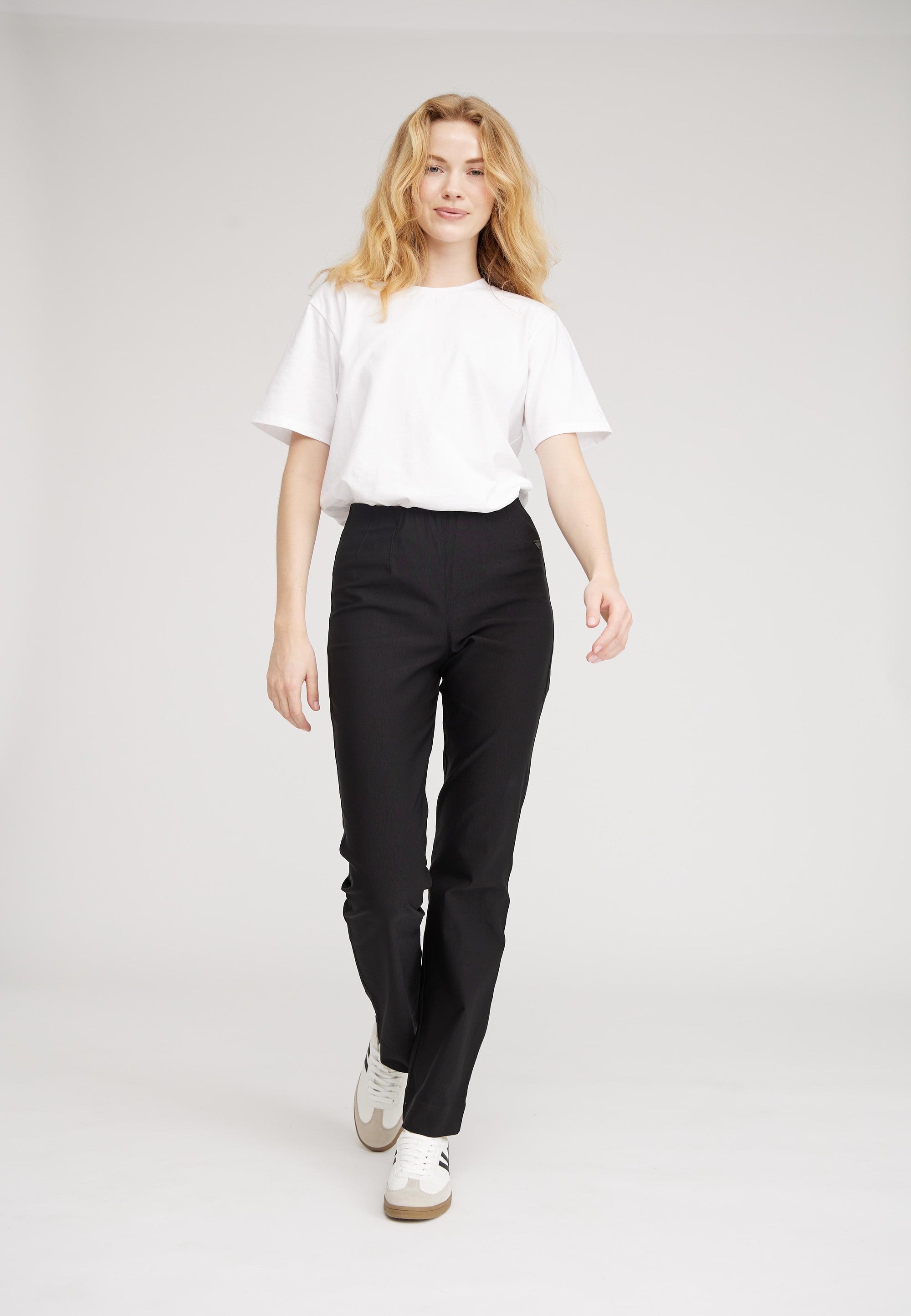 LAURIE Bella Straight - Medium Length Straight 99970 Black
