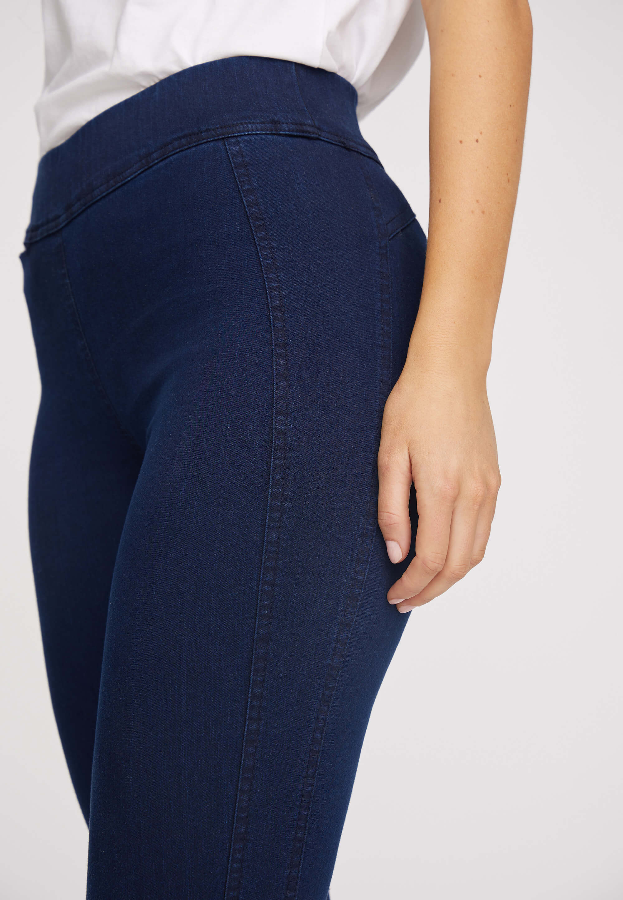 LAURIE Serene Slim - Short Length Slim 49520 Dark Blue Denim