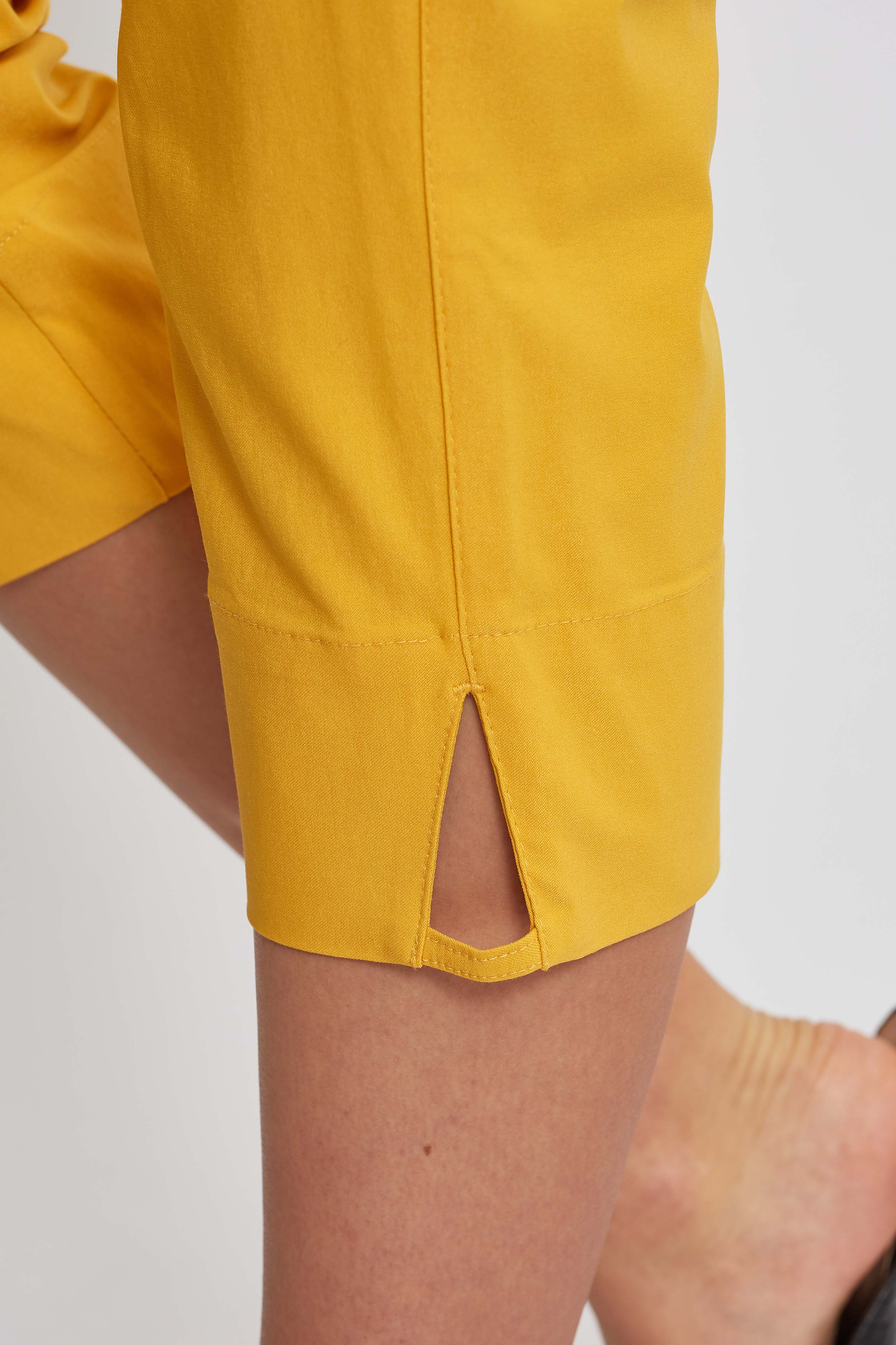 LAURIE Anabelle Regular Capri Medium Length Regular 75104 Mellow Yellow