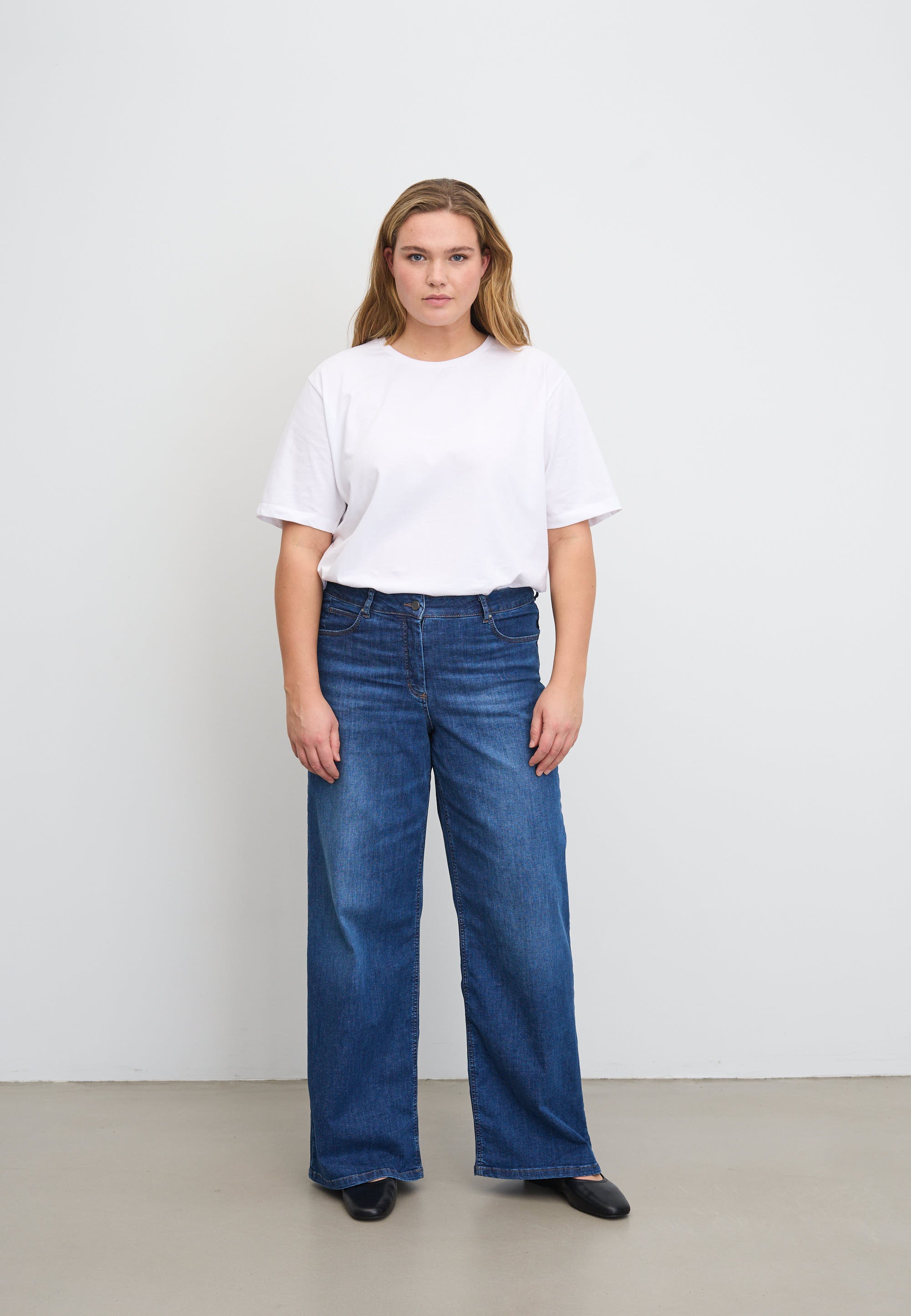 LAURIE  Carol Loose - Medium Length Trousers LOOSE 49399 Washed Blue Denim