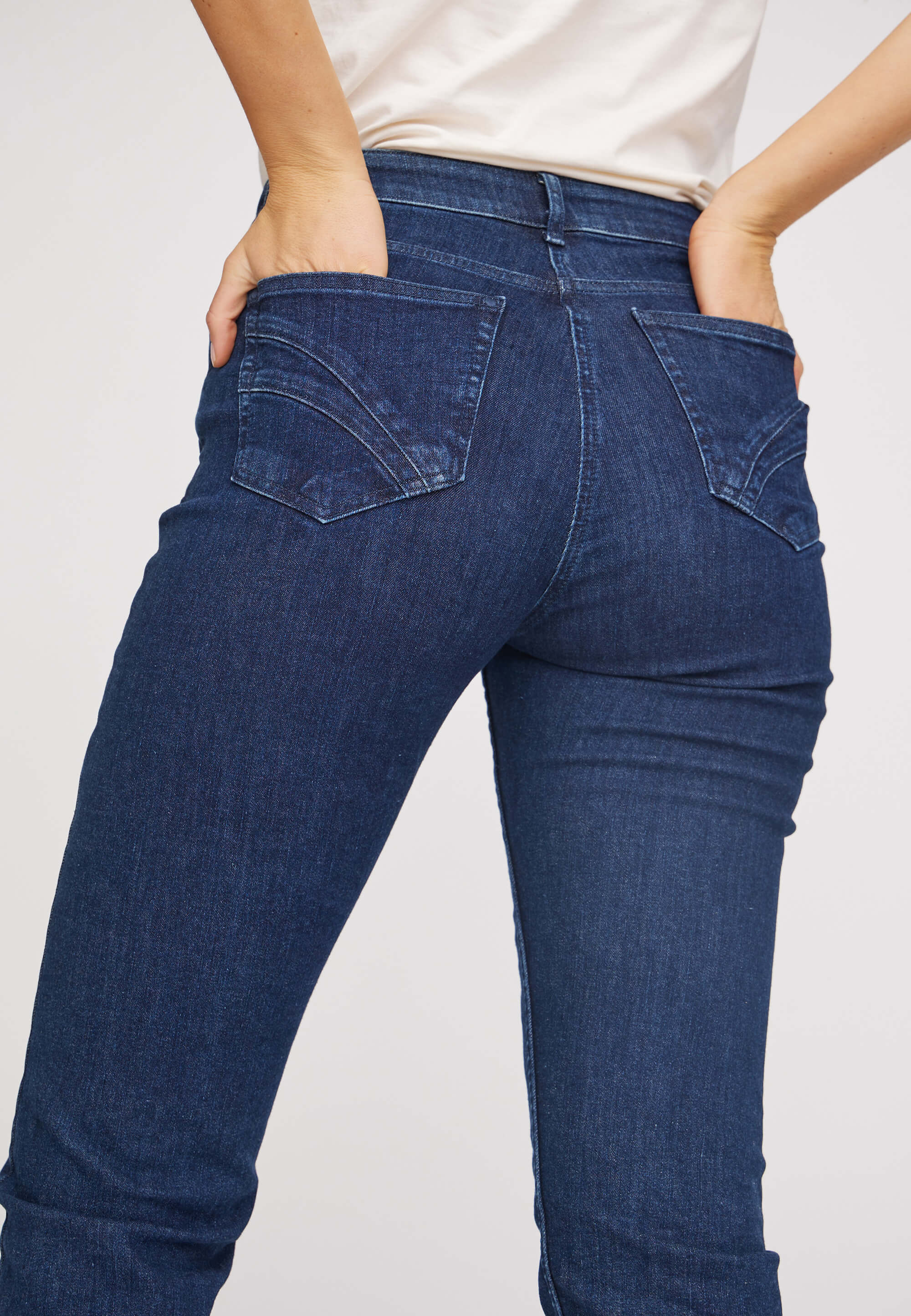 LAURIE  Charlotte Regular - Medium Length - Ecolabel Regular 49505 Dark Blue Denim