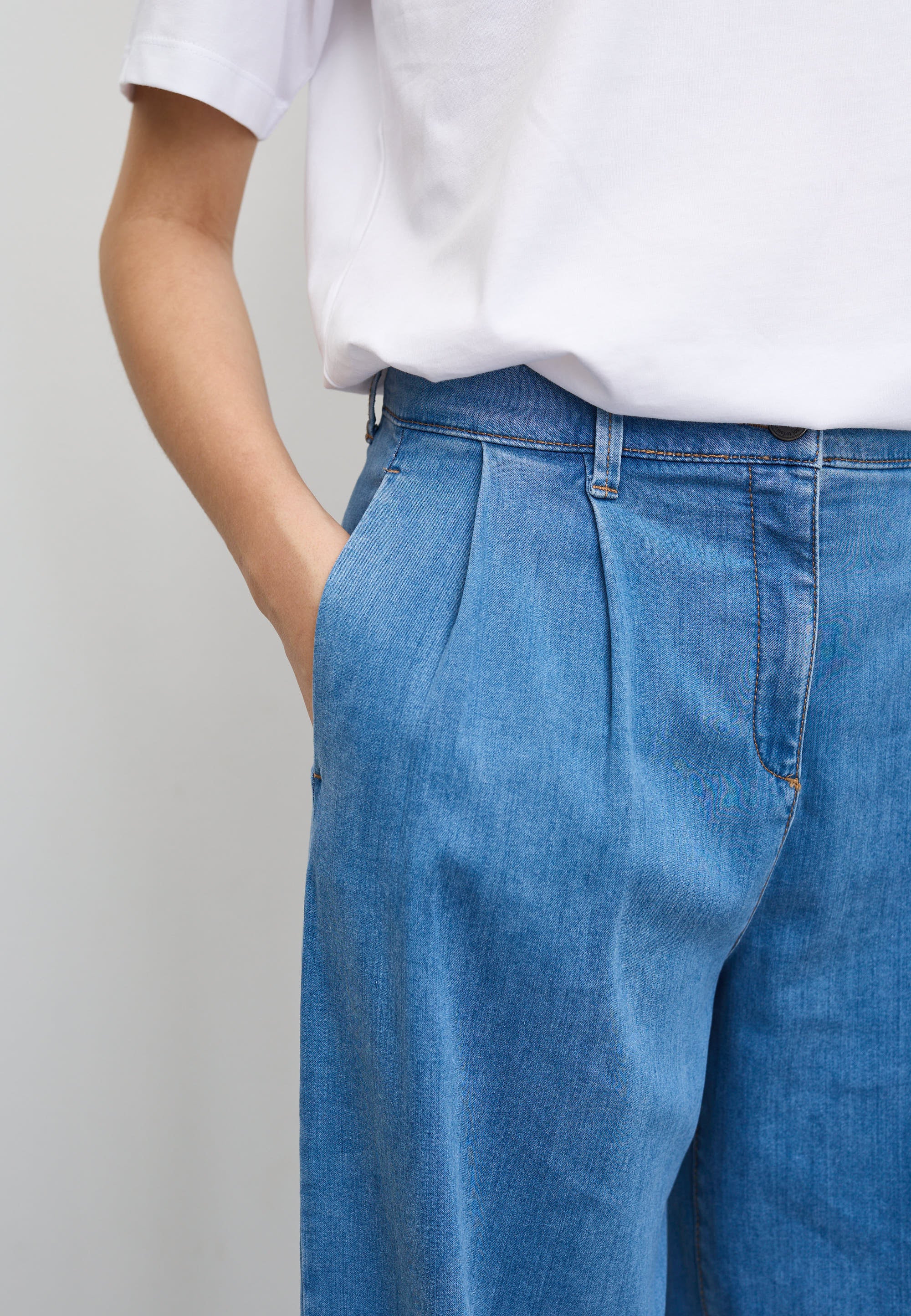 LAURIE Debbie Loose - Medium Length Loose 44399 Washed Blue Denim