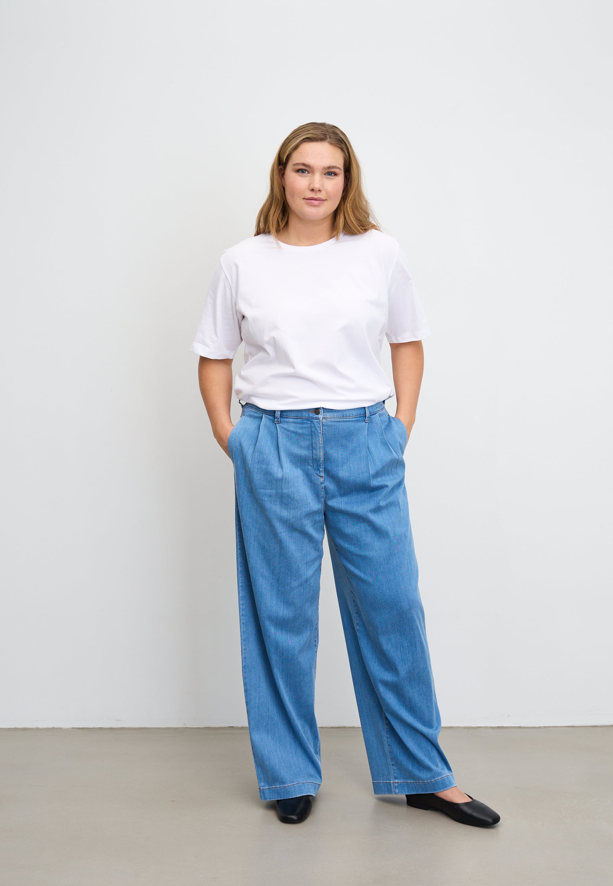 LAURIE  Debbie Loose - Medium Length Trousers LOOSE 44399 Washed Blue Denim