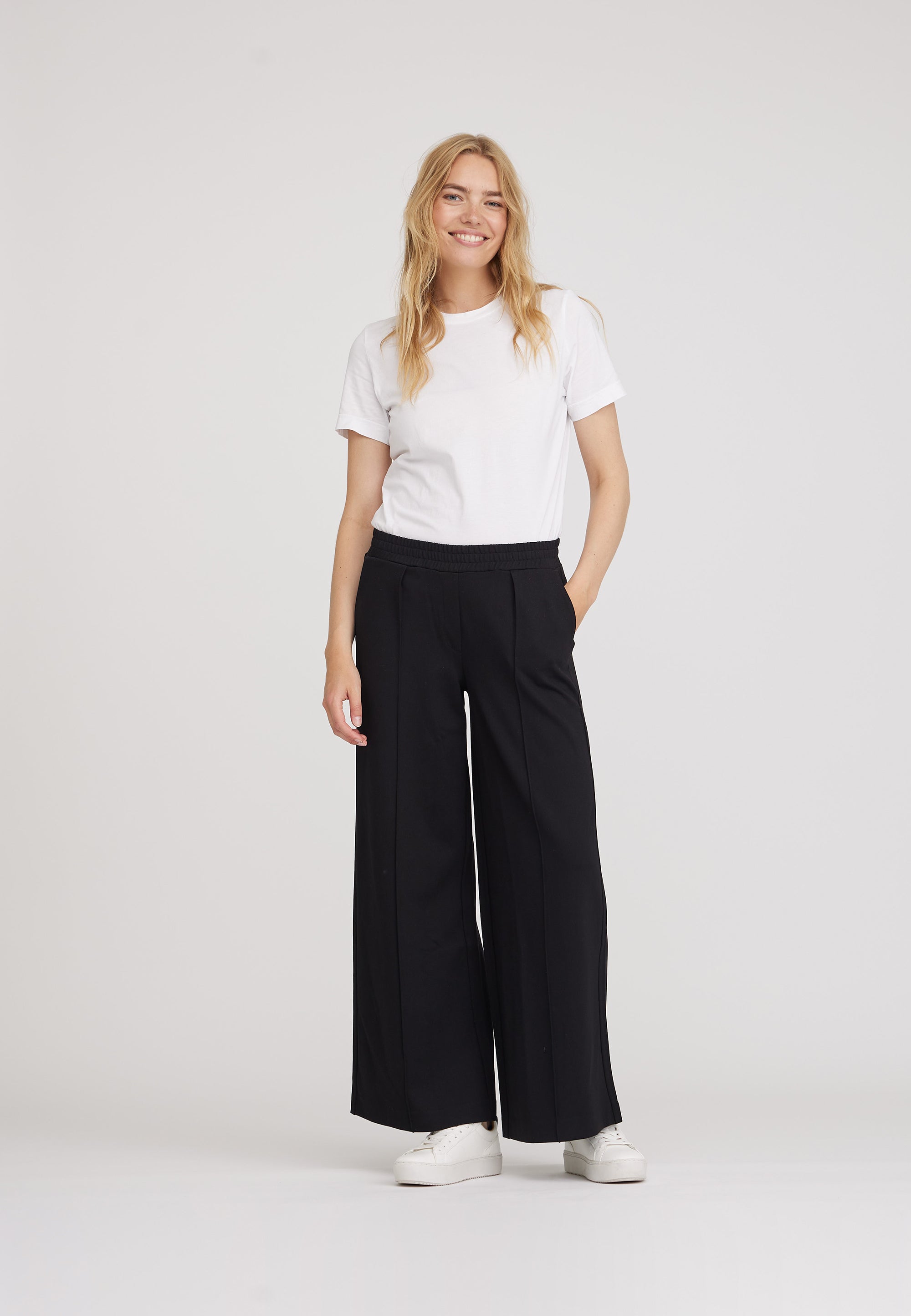 LAURIE  Dicte Loose - Medium Length Trousers LOOSE 99147 Black