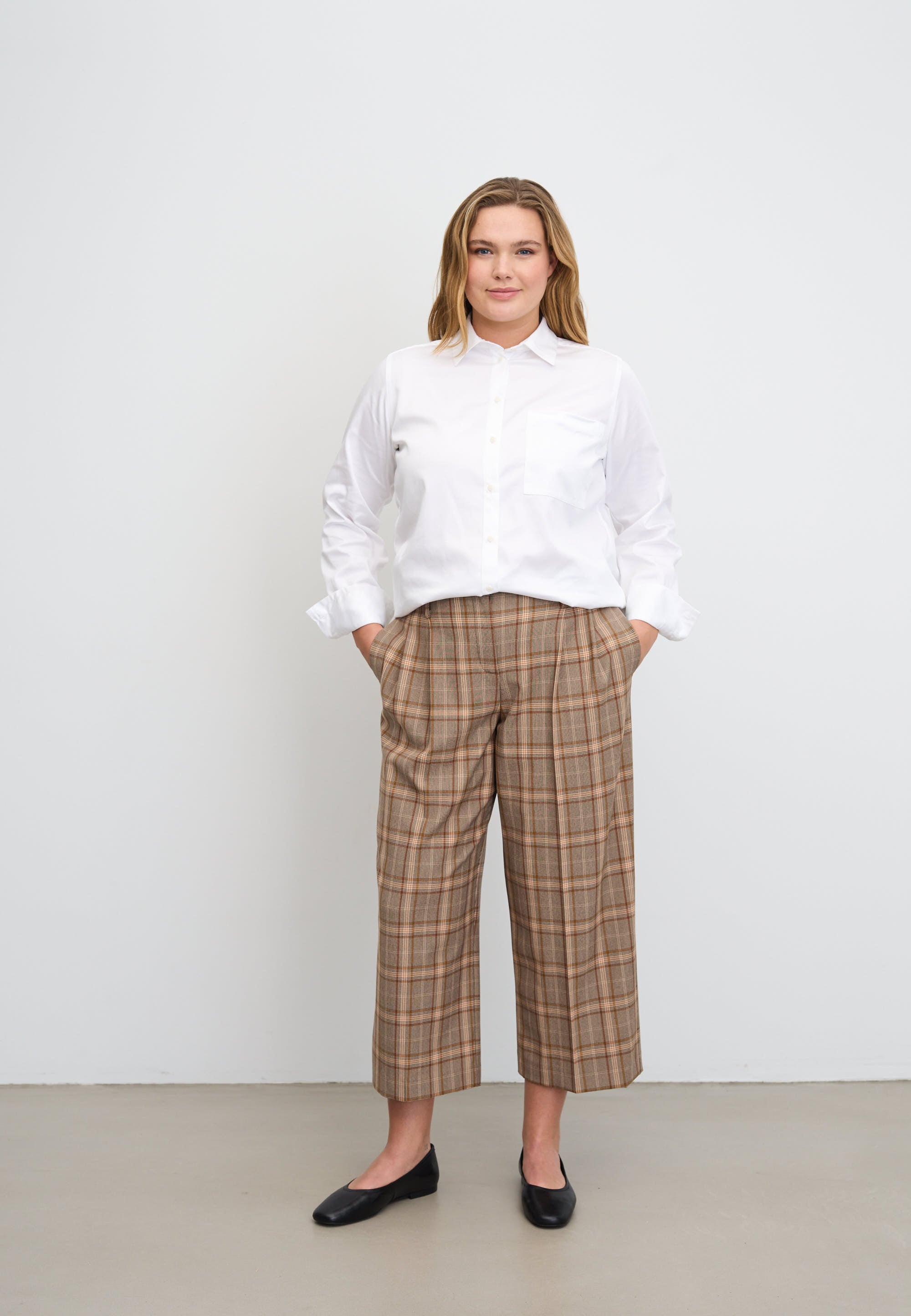 LAURIE Dignity Loose Crop Loose 84285 Deer Check