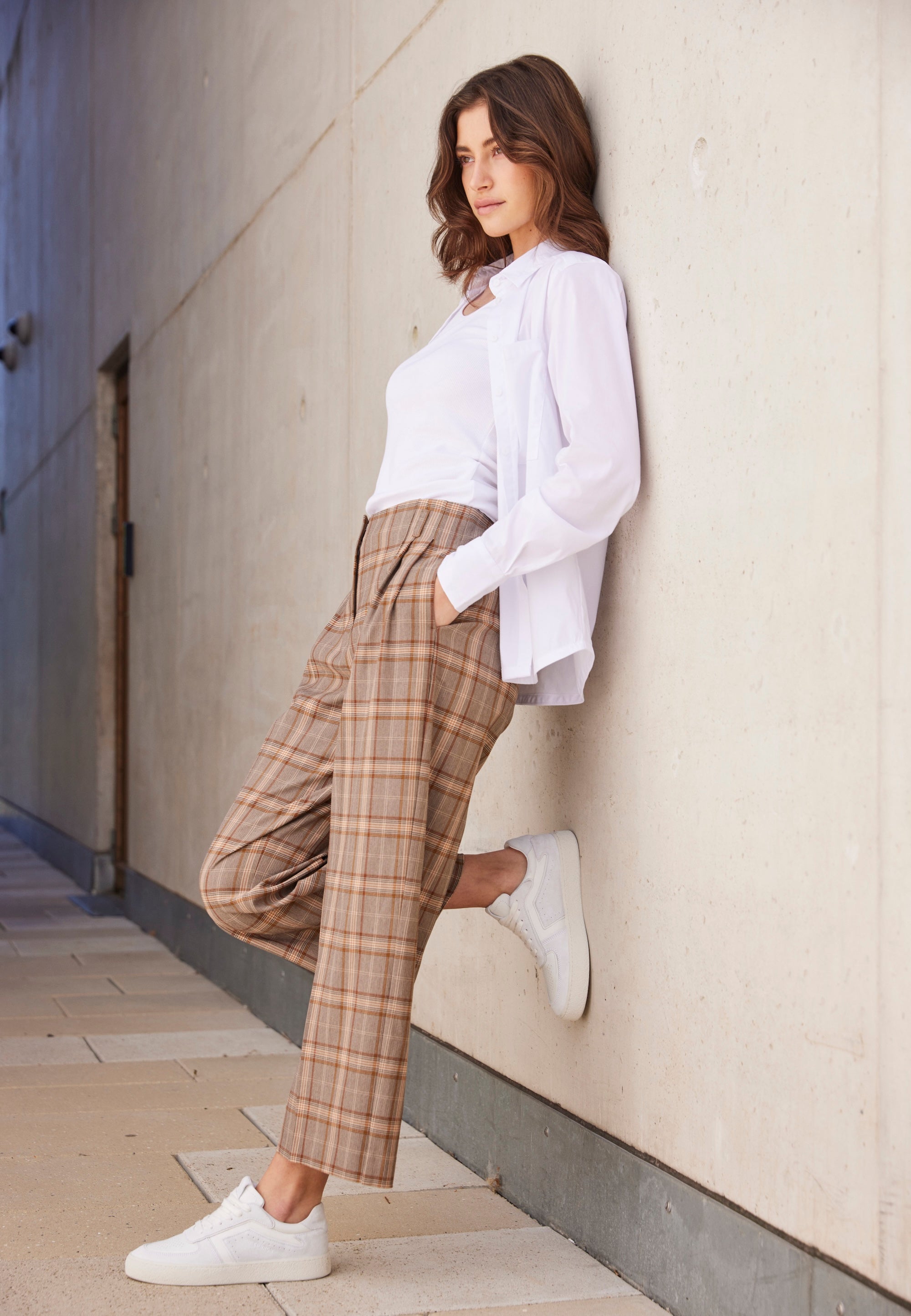 LAURIE Dignity Loose Crop Loose 84285 Deer Check