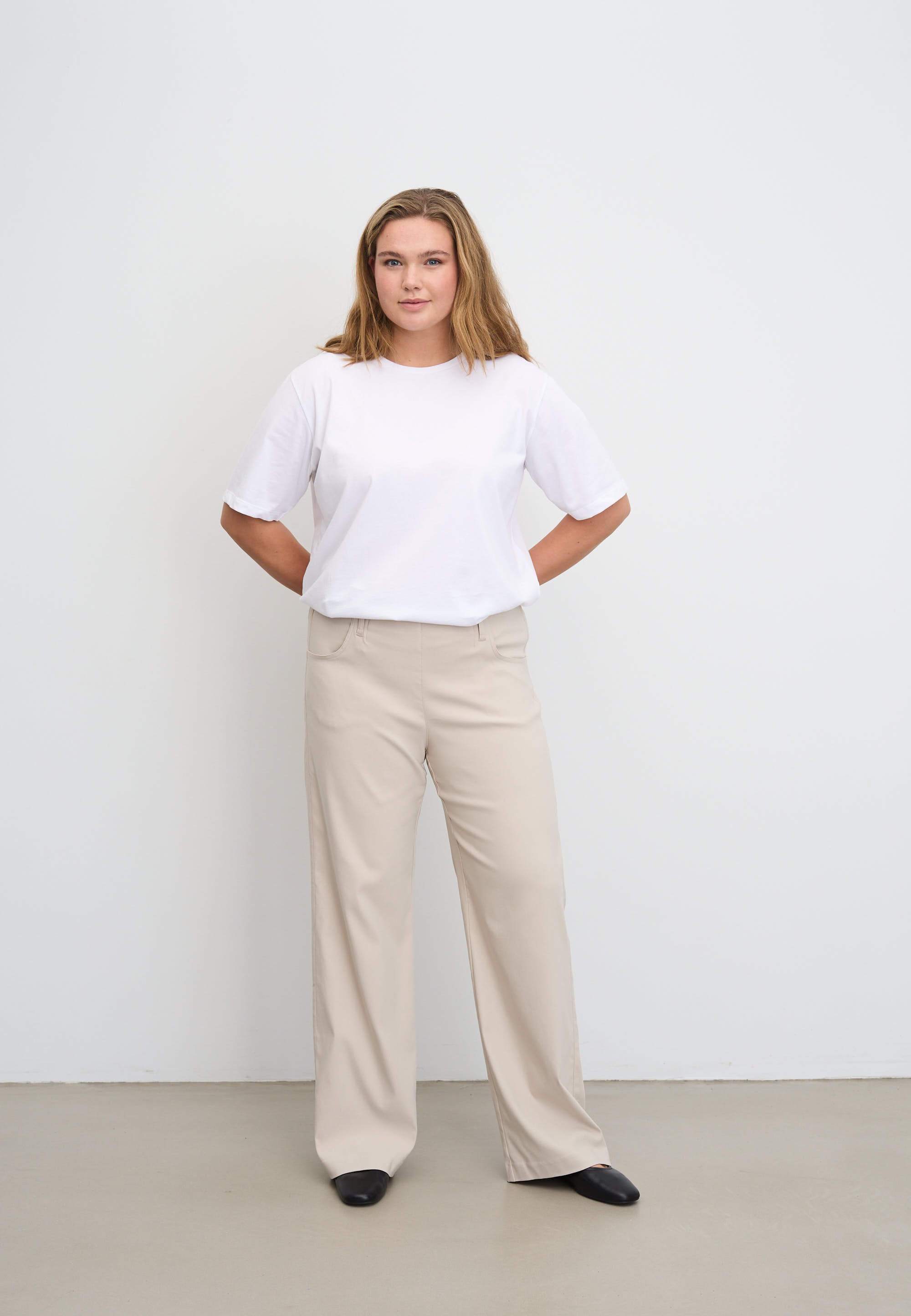 LAURIE Donna Loose - Medium Length Loose 25000 Grey Sand