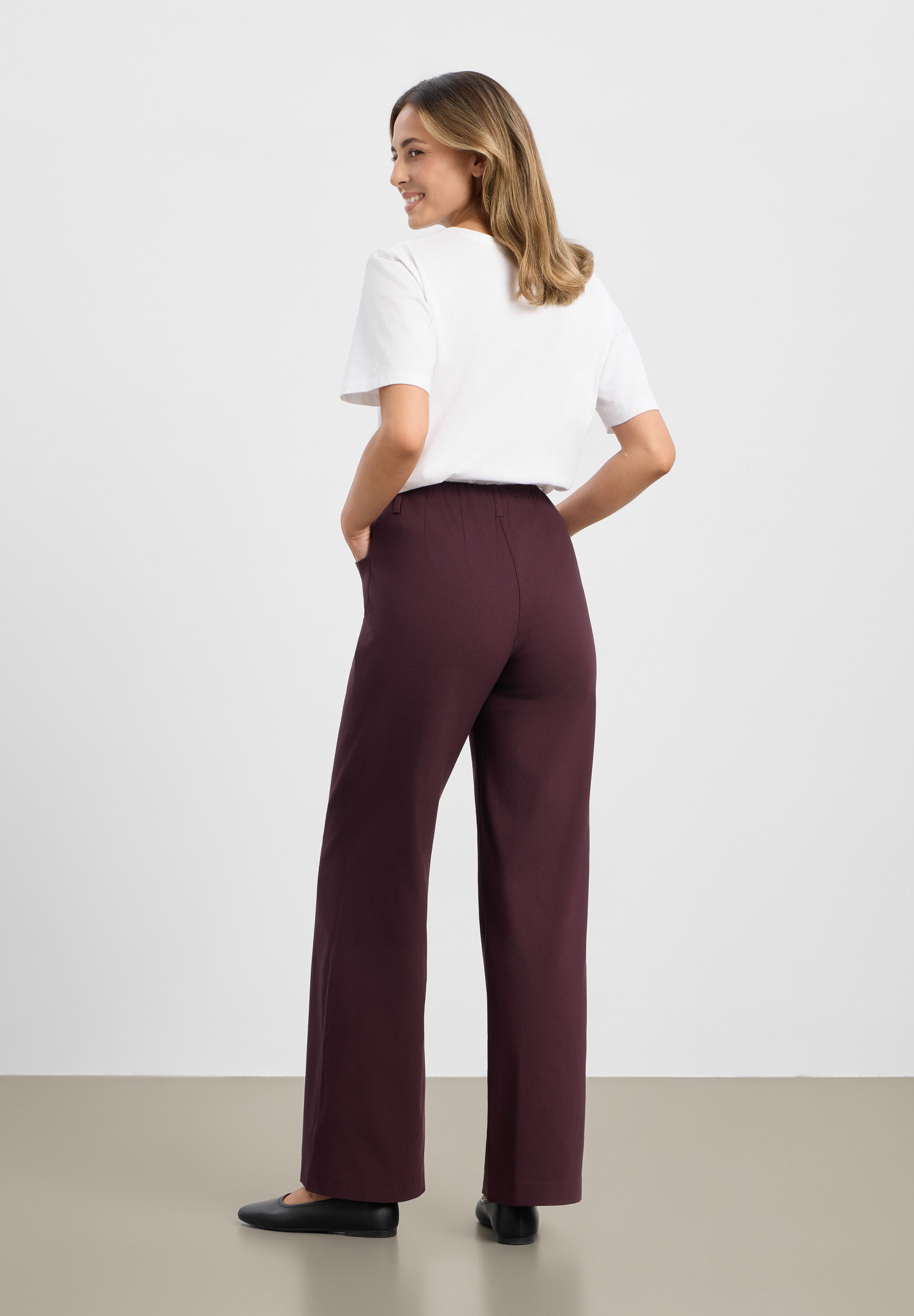 LAURIE Donna Loose - Medium Length Loose 68000 Dark Plum