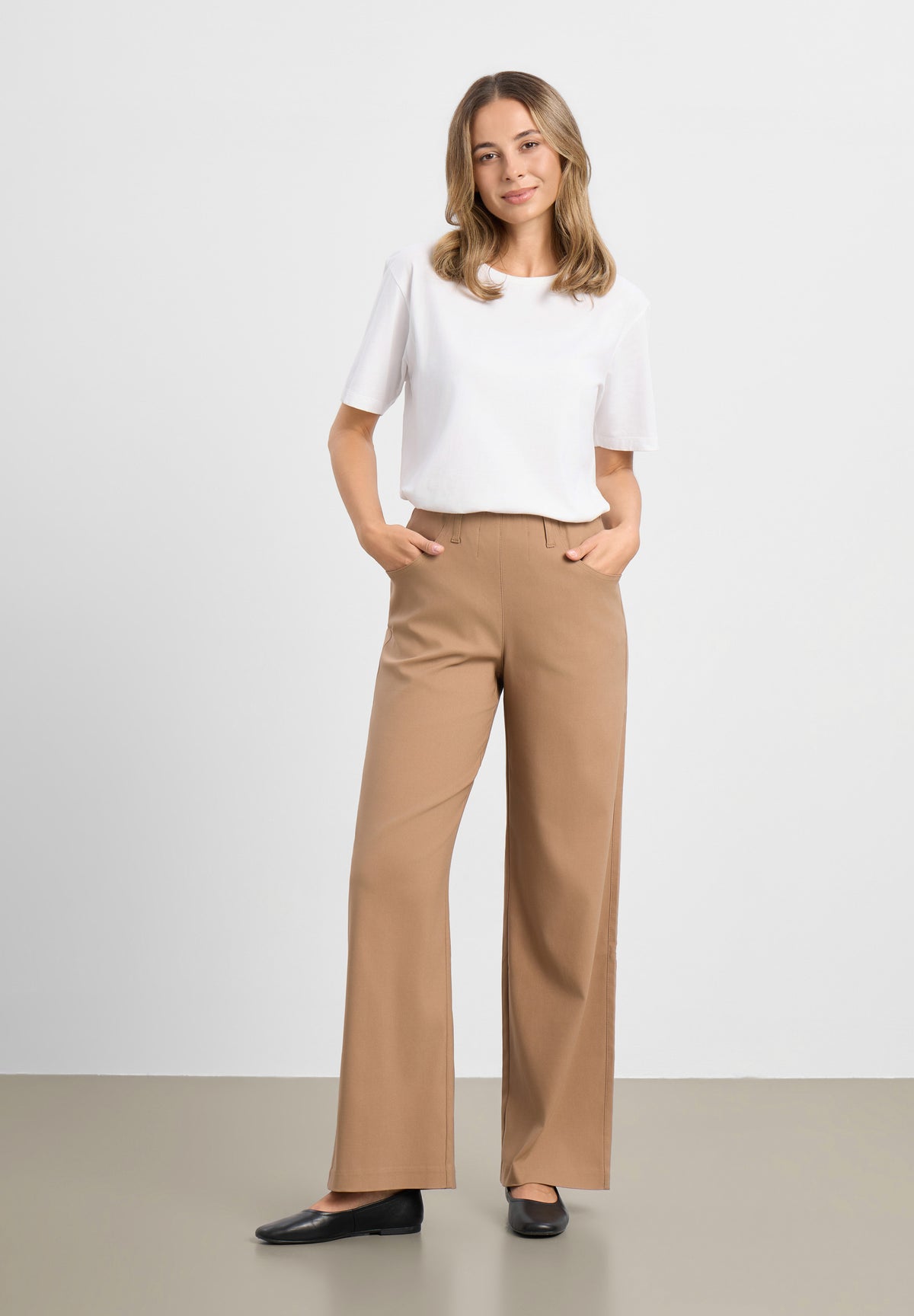 LAURIE Donna Loose - Medium Length Loose 86100 Nougat