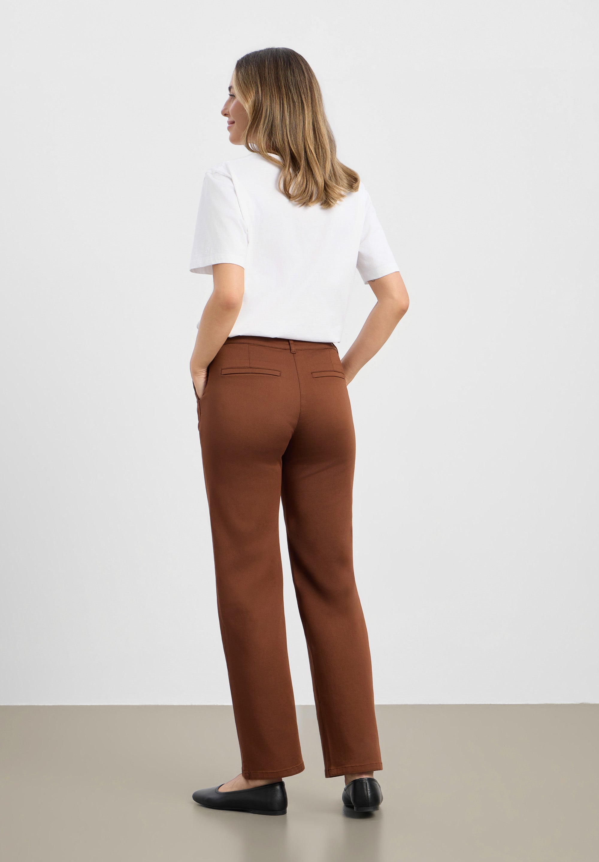 LAURIE Gwen Straight - Medium Length Straight 87900 Downtown Brown