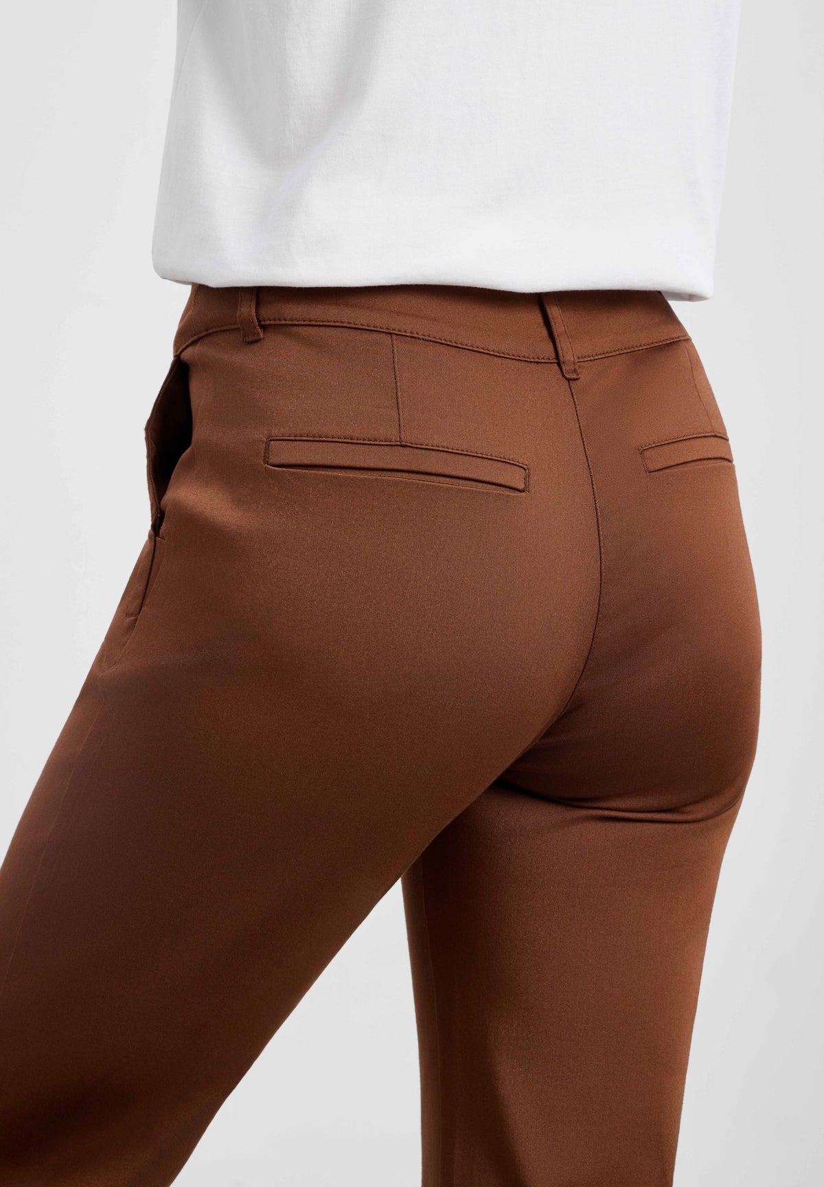 LAURIE Gwen Straight - Medium Length Straight 87900 Downtown Brown