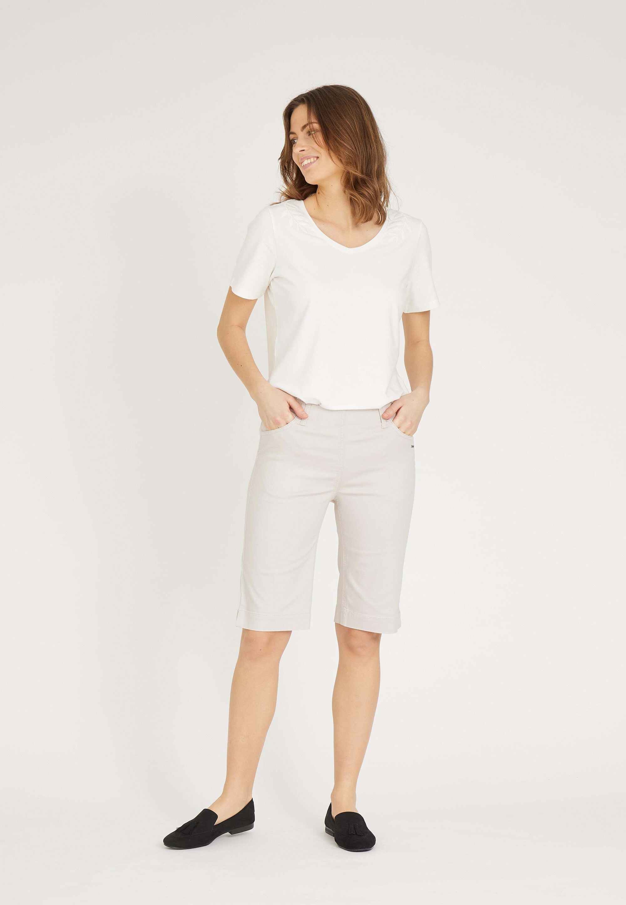 LAURIE  Kelly Regular Shorts Regular 25107 Grey Sand
