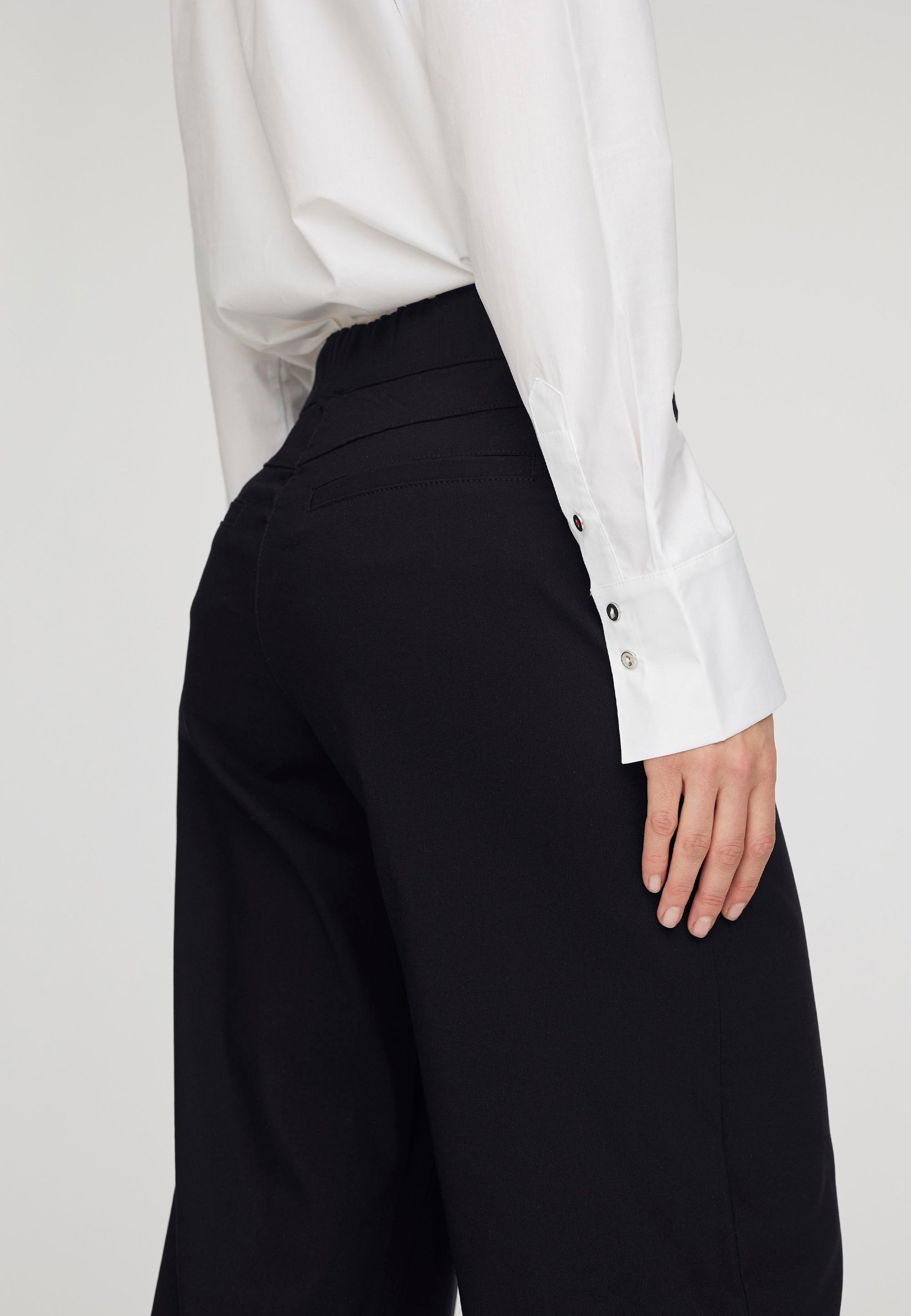 LAURIE Lester Loose Crop Loose 99128 Black