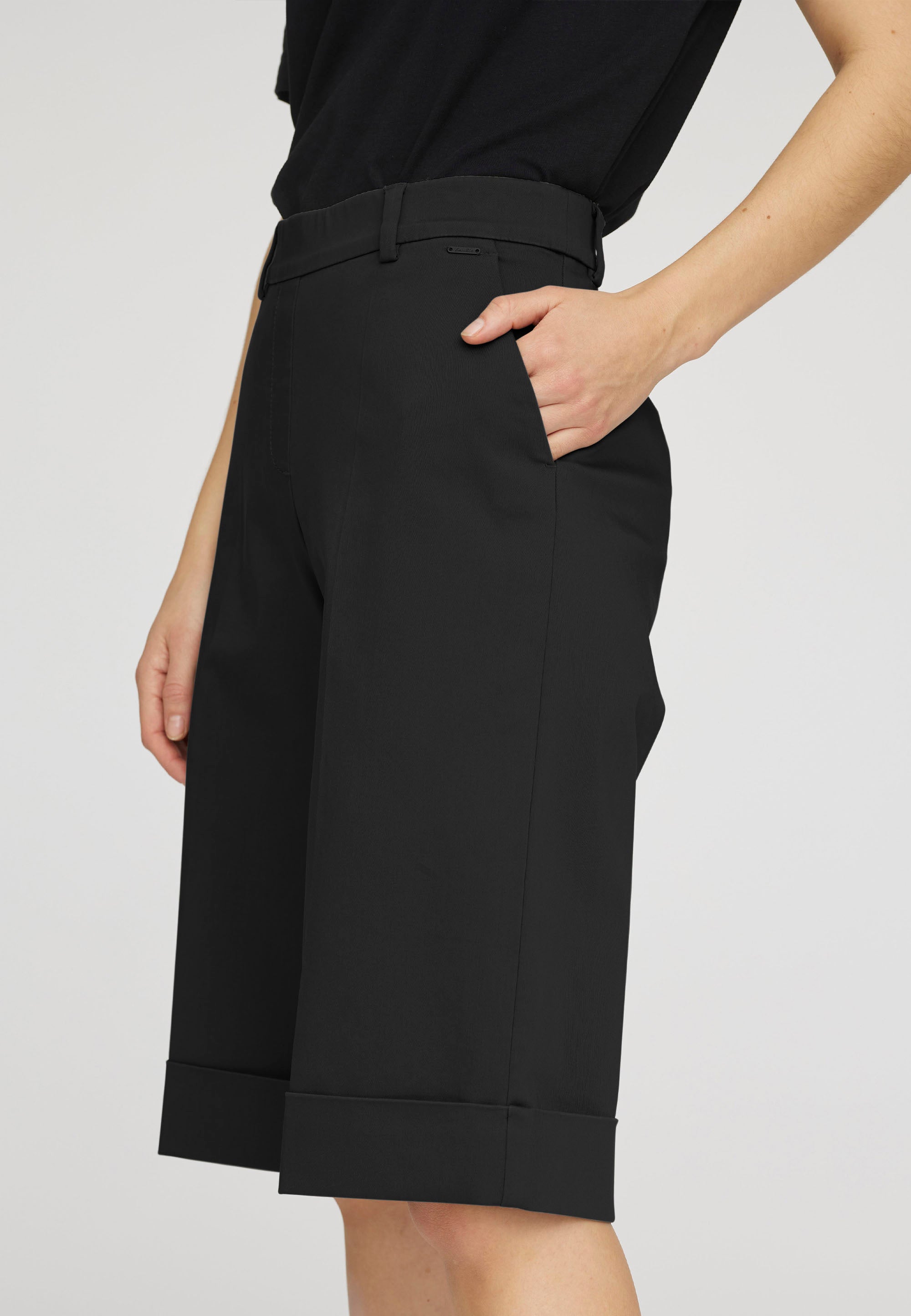 LAURIE Phoebe Turn-Up Loose Shorts Loose 99105 Black