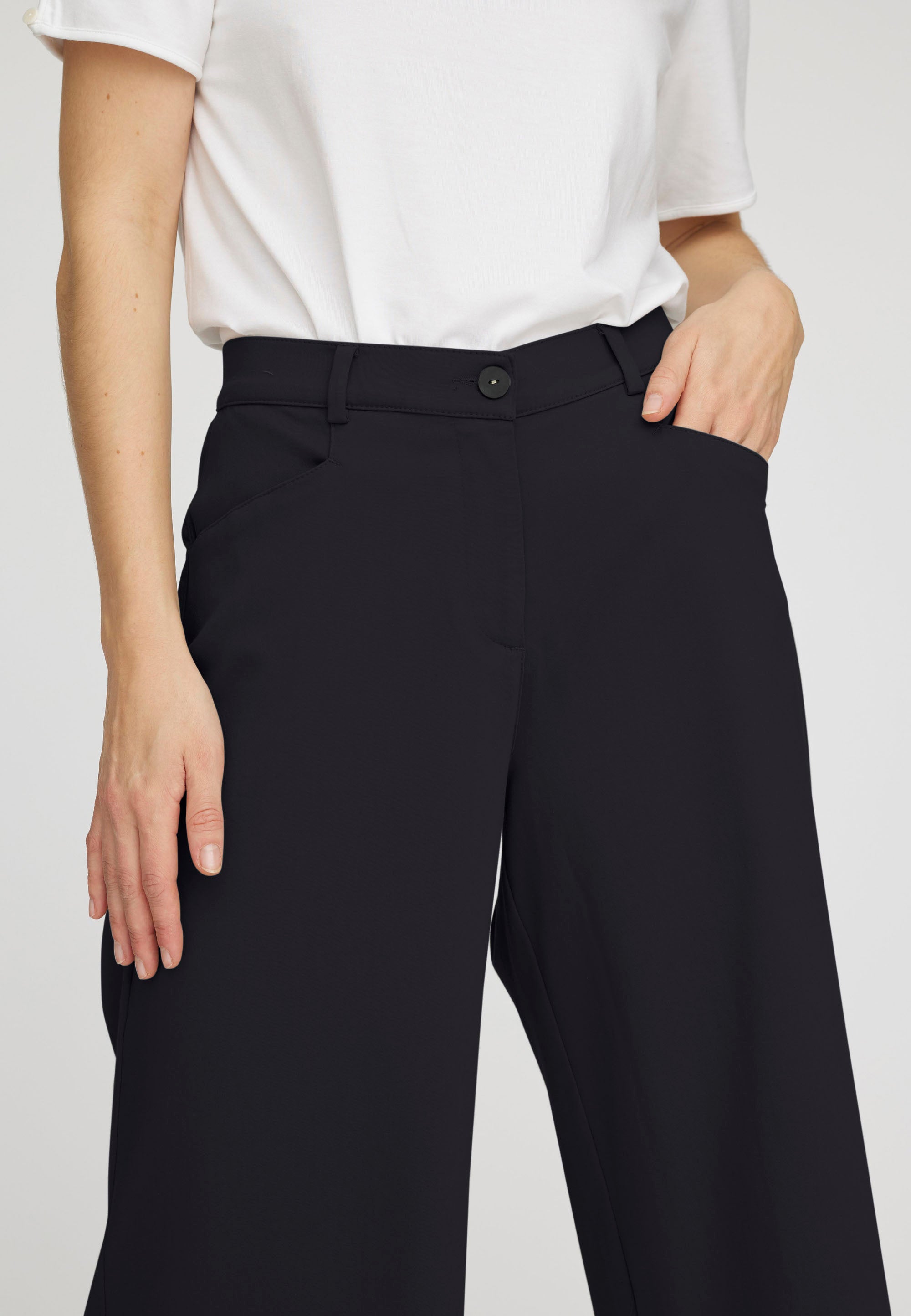 LAURIE Rachel Loose Crop Loose 99000 Black
