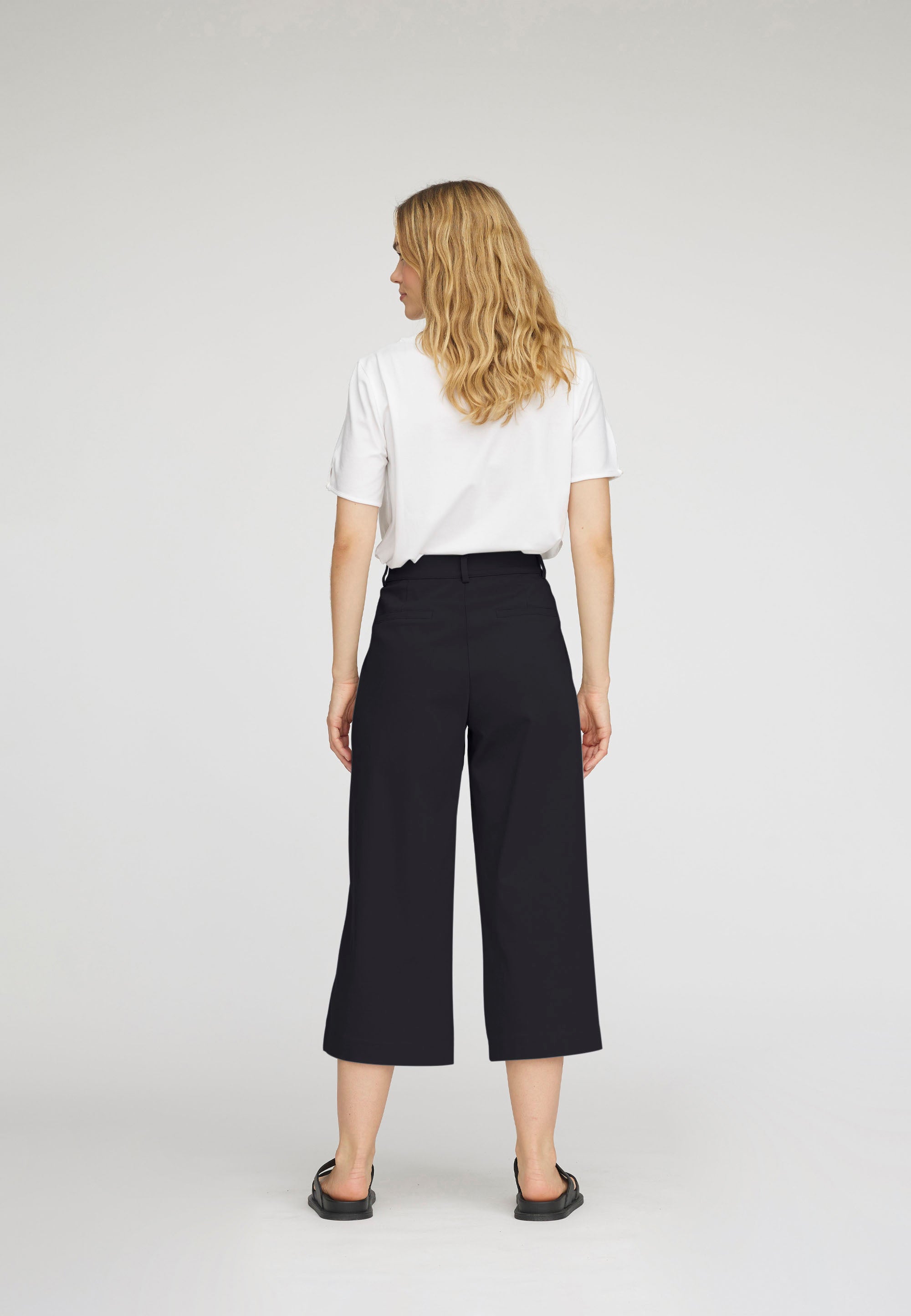 LAURIE Rachel Loose Crop Loose 99000 Black