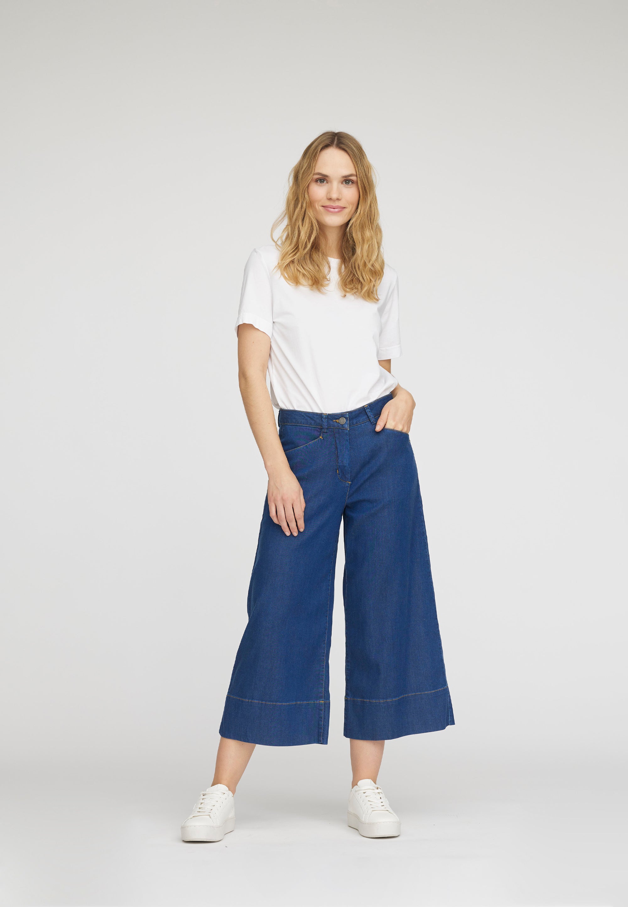 LAURIE Rachel Loose Crop Loose 44506 Medium Blue Denim