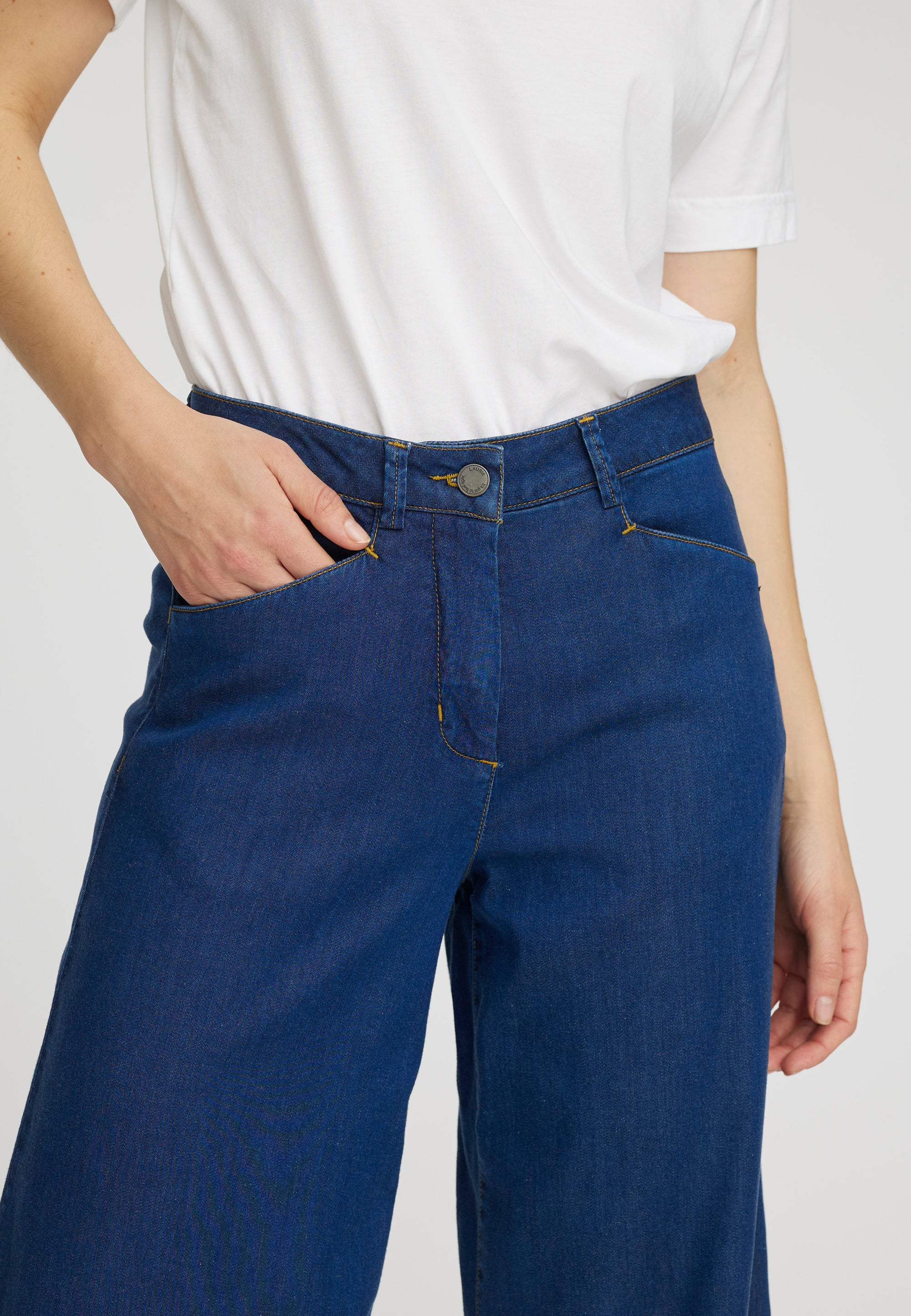 LAURIE Rachel Loose Crop Loose 44506 Medium Blue Denim