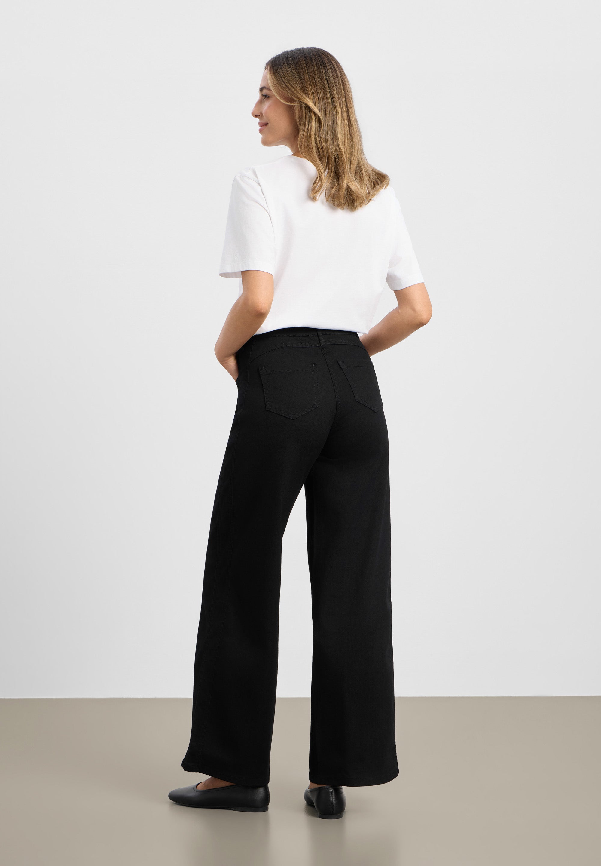 LAURIE Serene 5-pocket Loose - Medium Length Loose 99000 Black