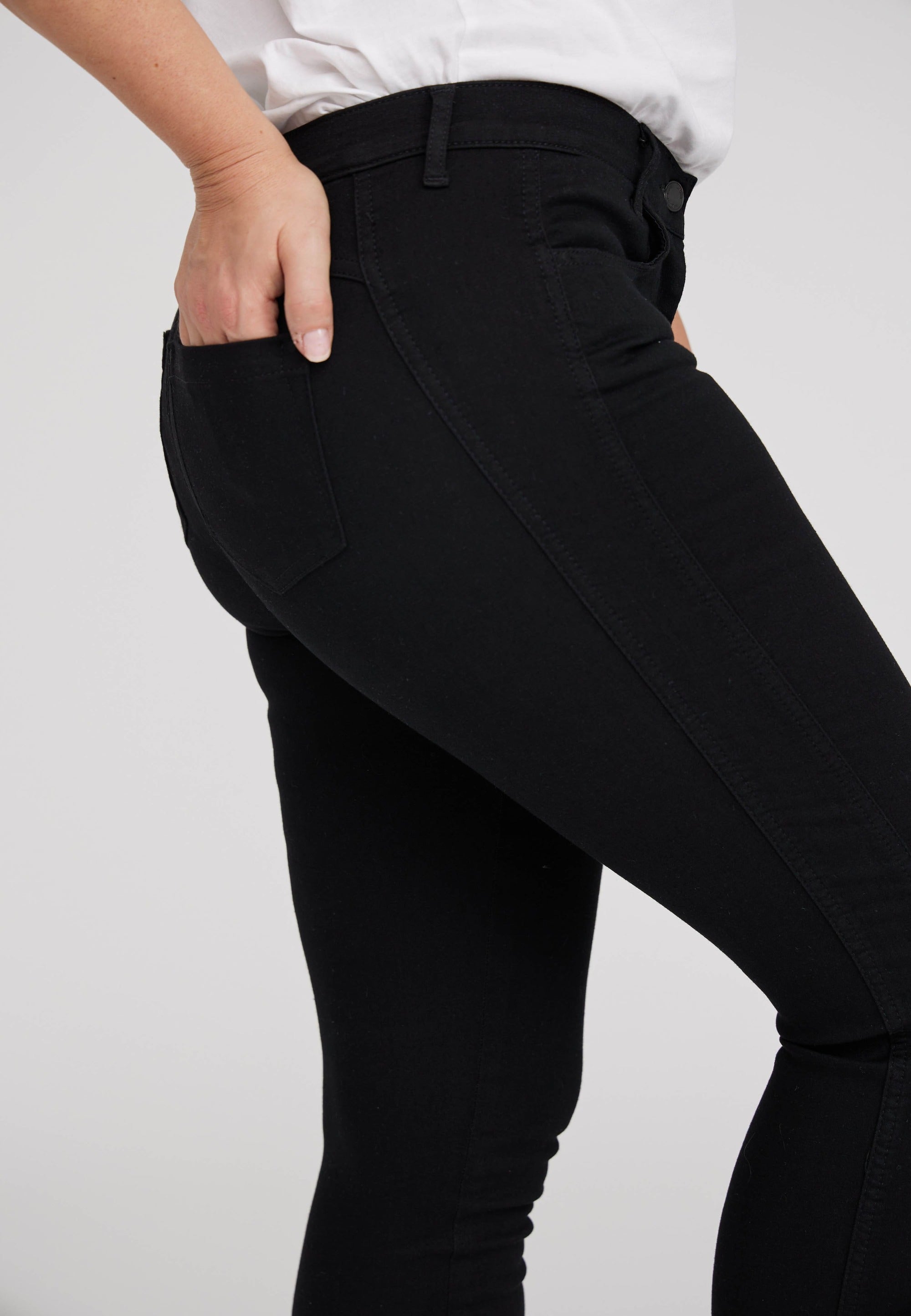 LAURIE Serene 5-pocket Regular - Short Length Trousers REGULAR 99000 Black