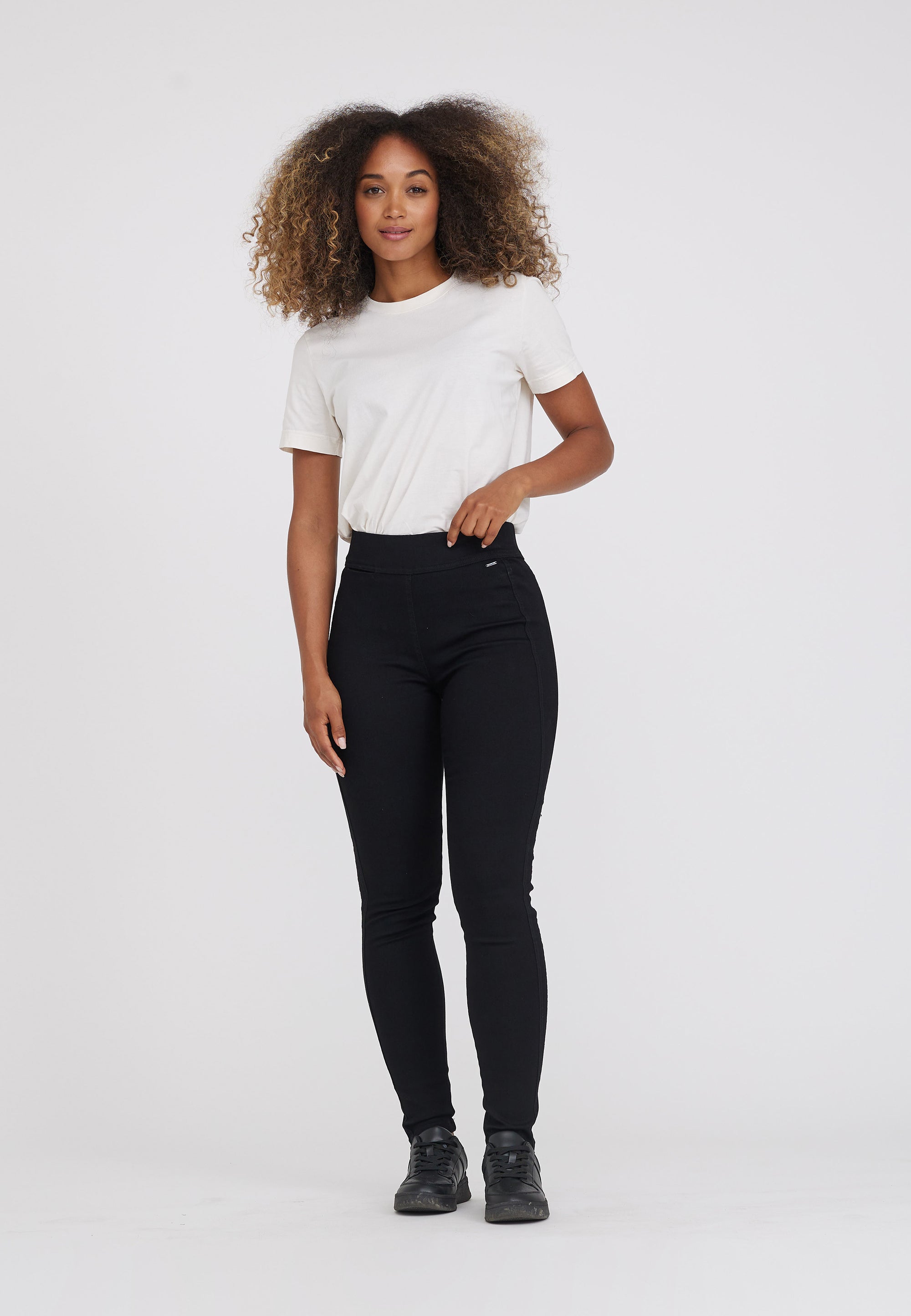 LAURIE  Serene Slim - Short Length Trousers SLIM 99000 Black