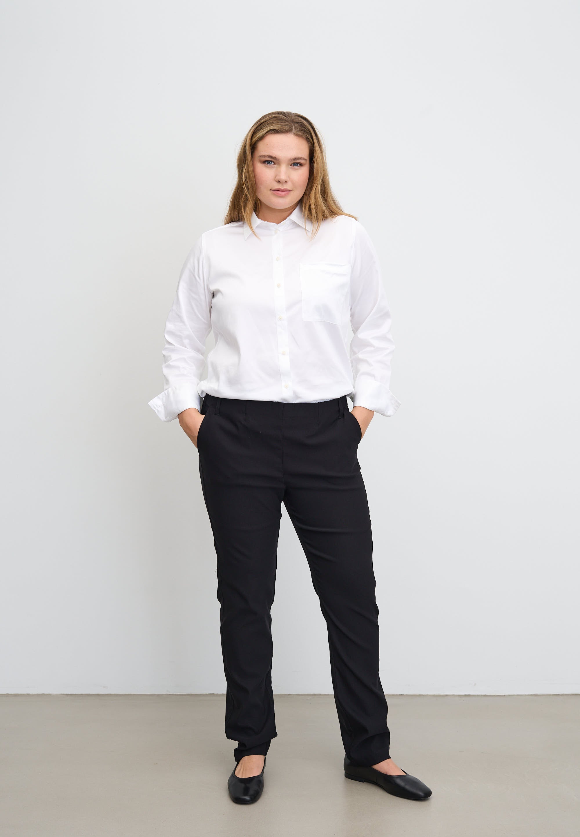 LAURIE  Taylor Regular - Medium Length Trousers REGULAR 99000 Black