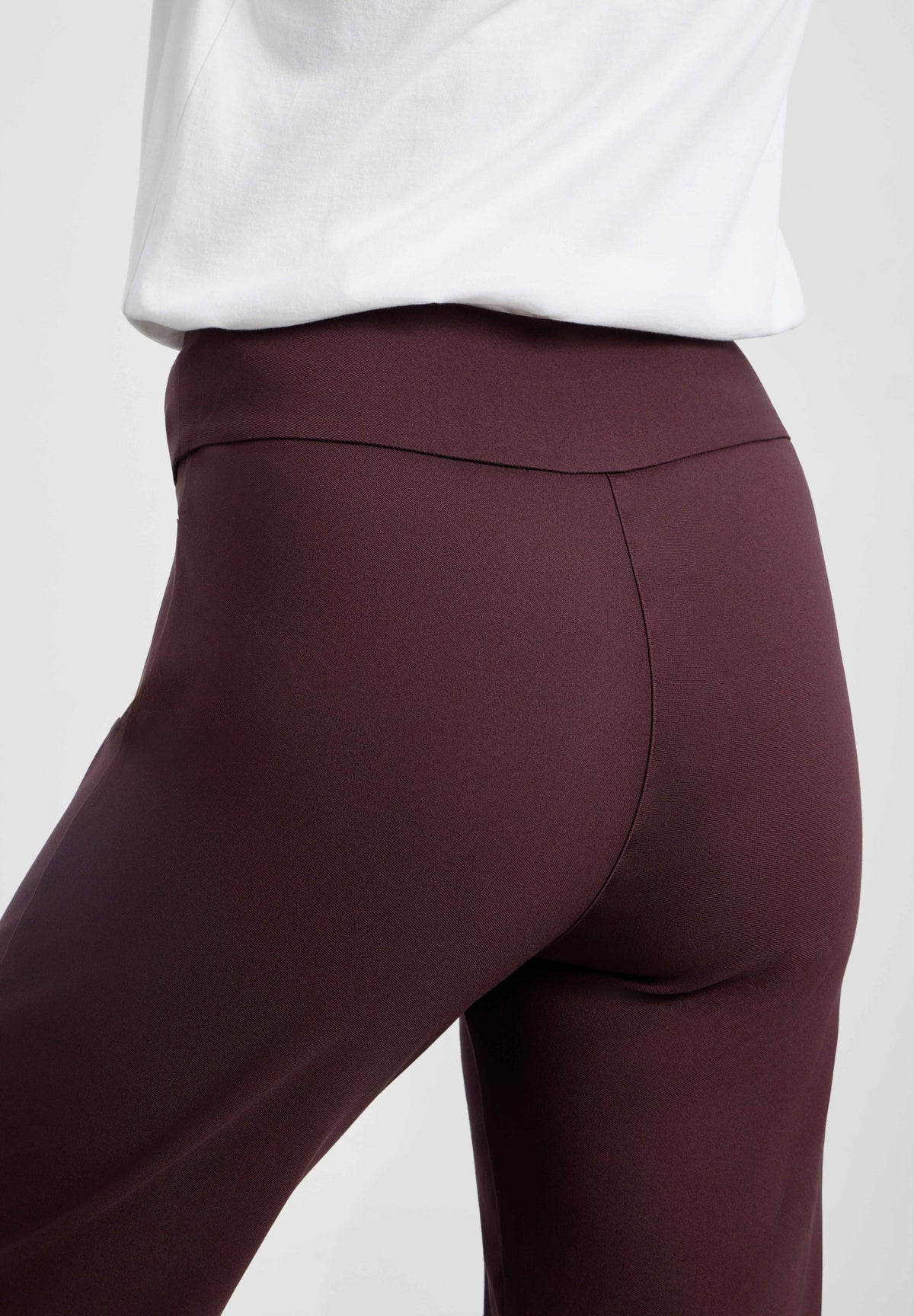LAURIE Thea Straight - Medium Length Straight 68000 Dark Plum