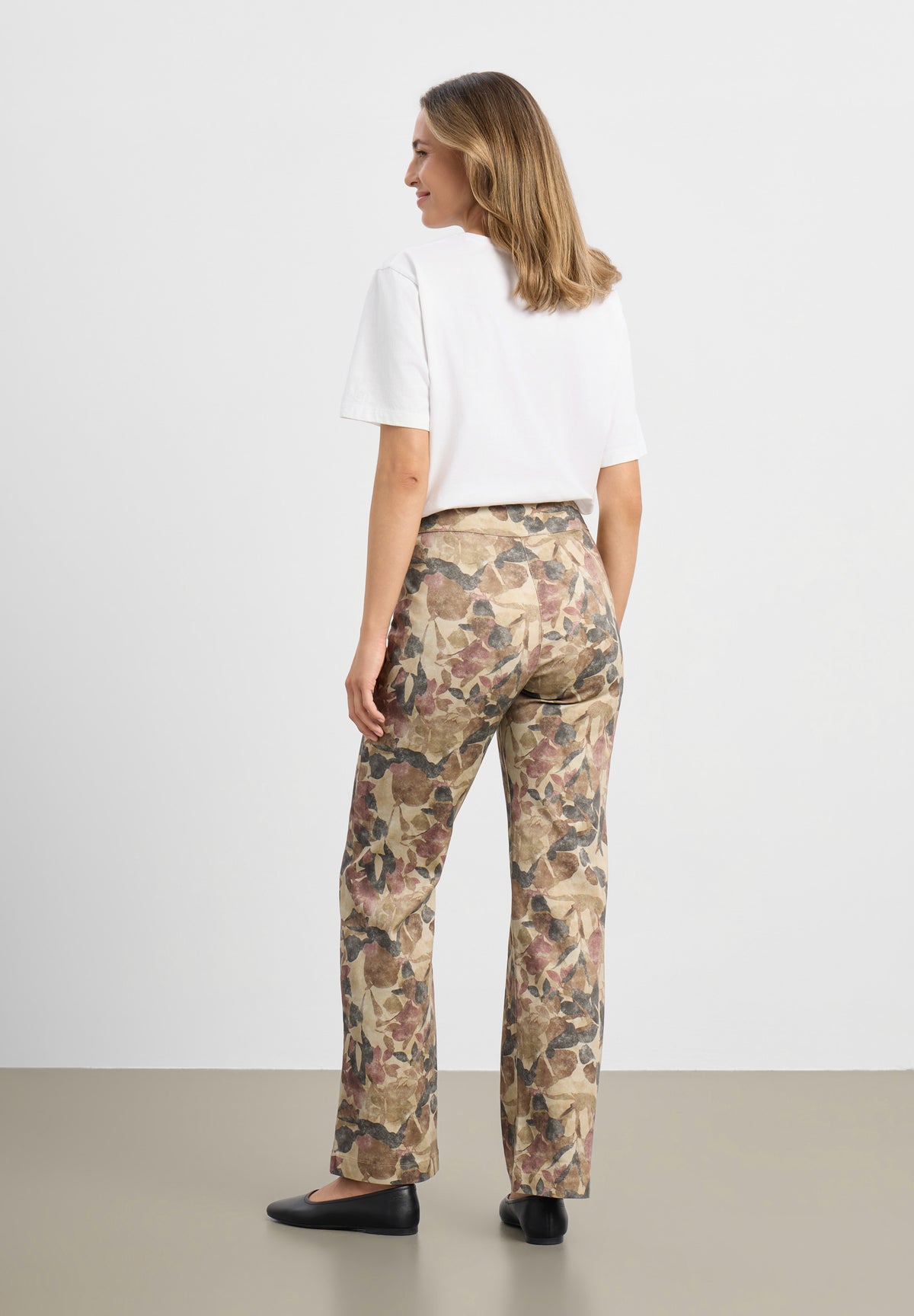 LAURIE Thea Straight - Medium Length Straight 68141 Plum Botany Print