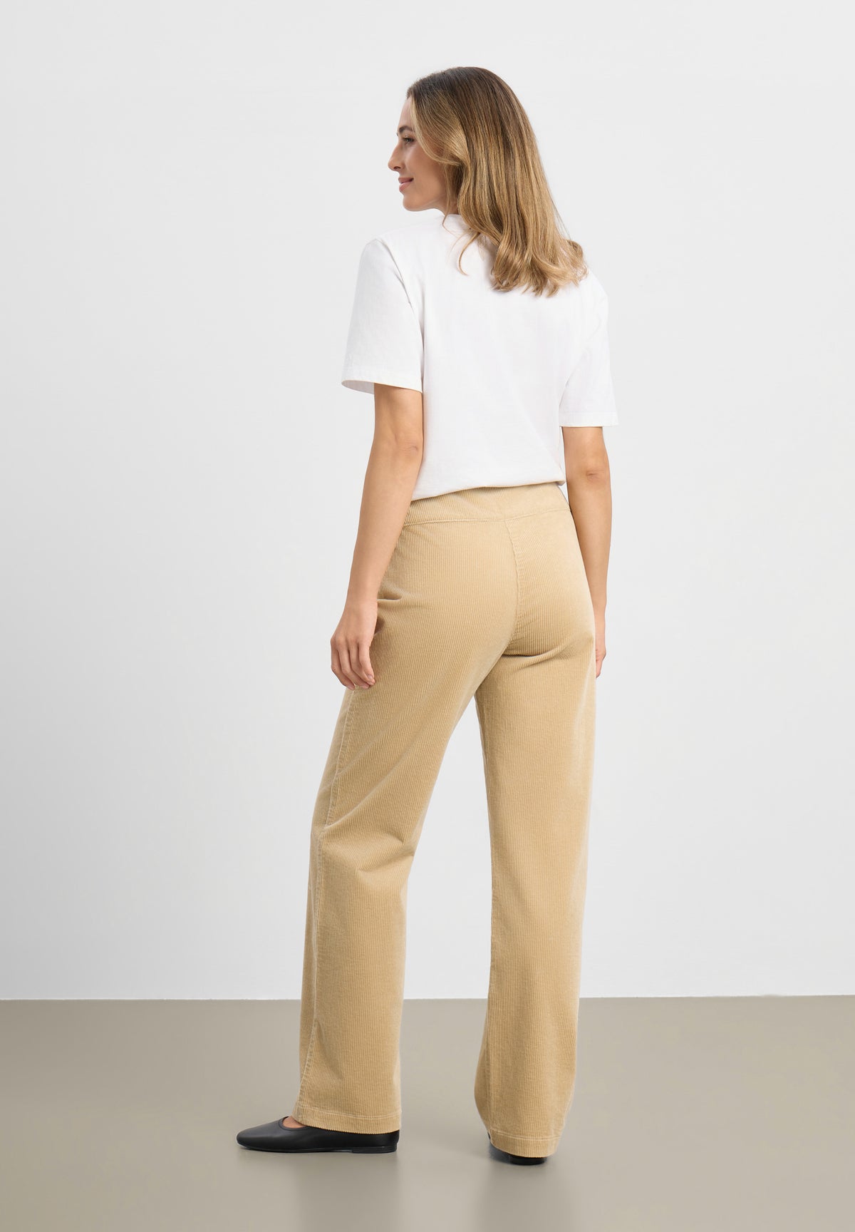 LAURIE Thea Straight Fløjl - Medium Length Straight 28000 Cafe Latte