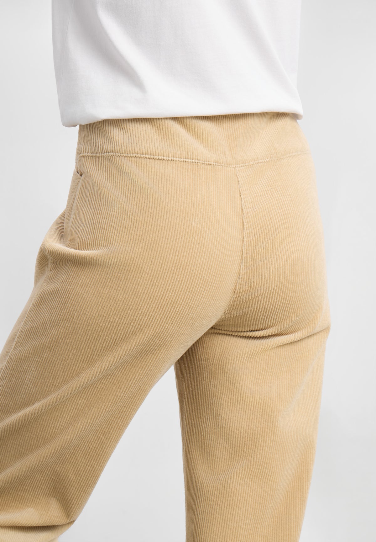 LAURIE Thea Straight Fløjl - Medium Length Straight 28000 Cafe Latte
