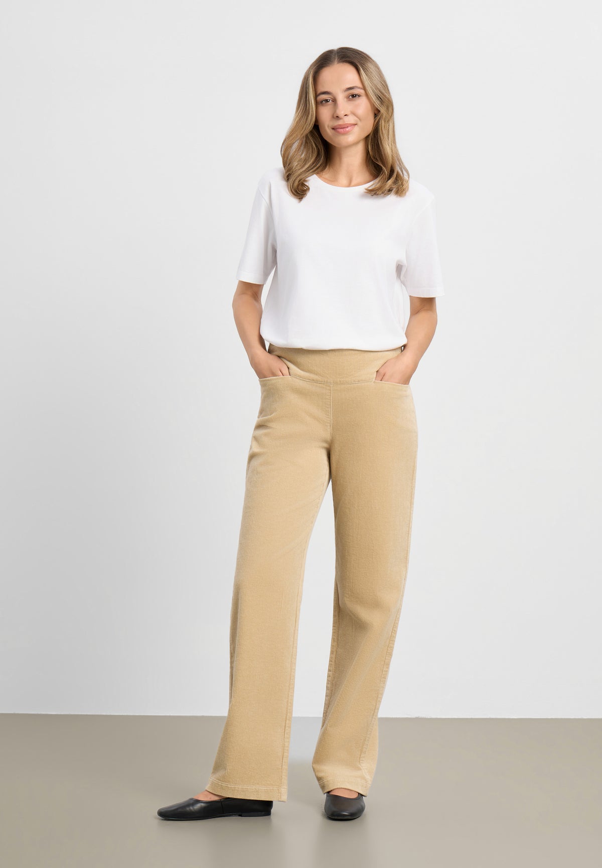 LAURIE Thea Straight Fløjl - Medium Length Straight 28000 Cafe Latte