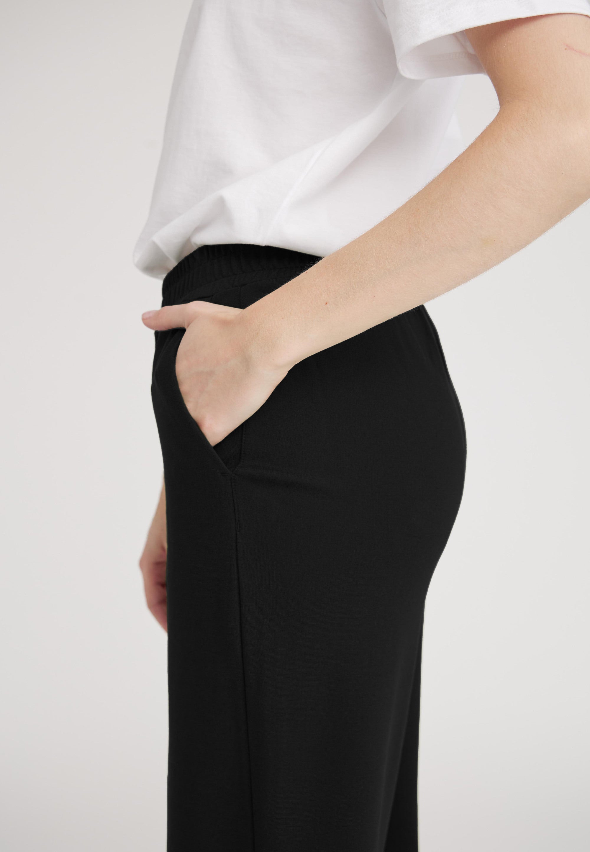LAURIE Daisy Straight - Medium Length Trousers STRAIGHT 99000 Black